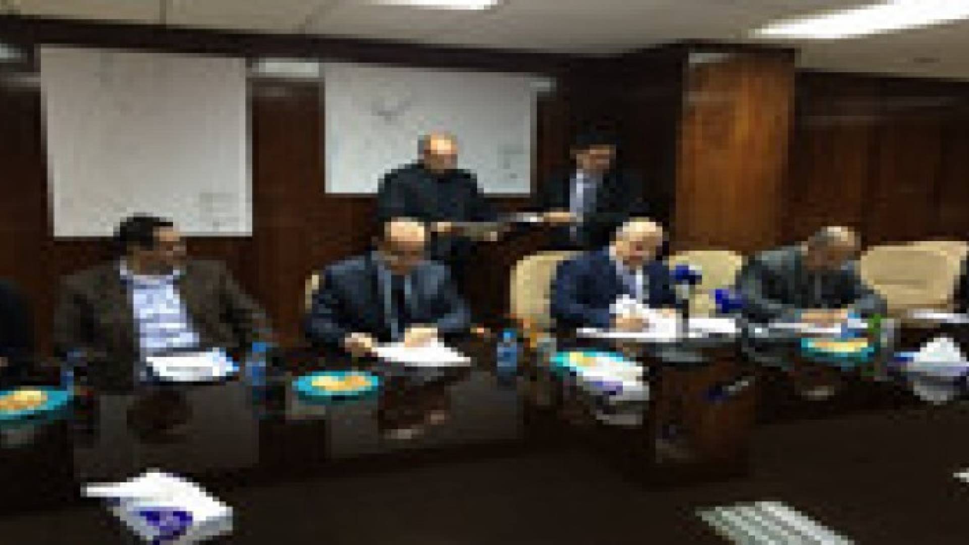 وزير المياه والري يوقع اتفاقية توسعة محطة كفرنجة بقيمة 10,5 مليون دينار