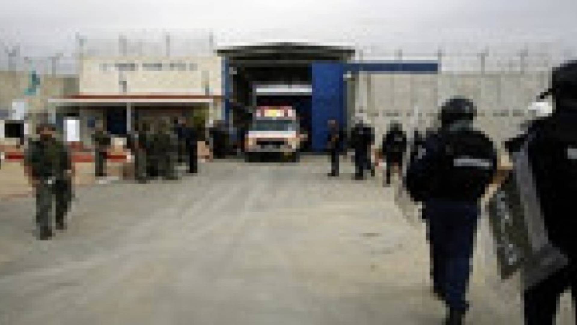 معتقل فلسطيني يطعن ضابطا إسرائيليا في سجن "ريمون"