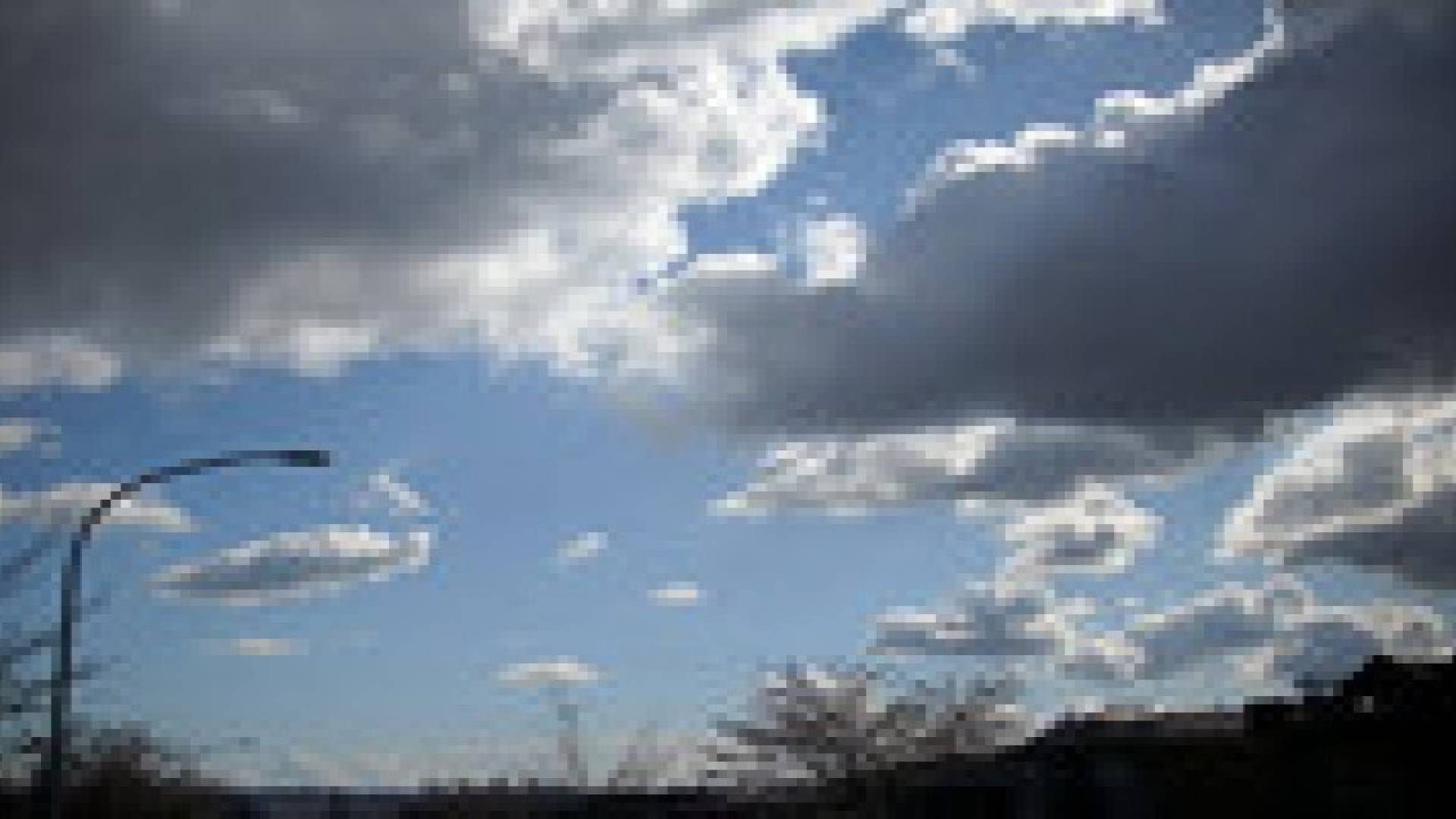 طقس غير مستقر و فرصه لزخات رعديه من المطر