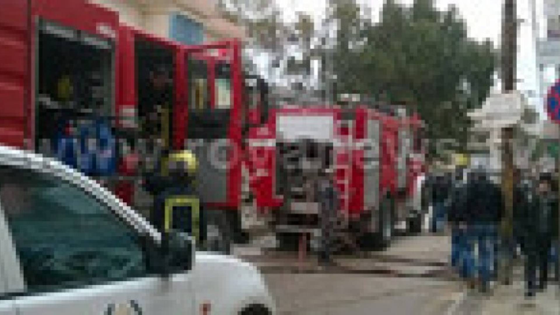 الدفاع المدني يخمد حريقا في مستودع للأثاث في البقعة