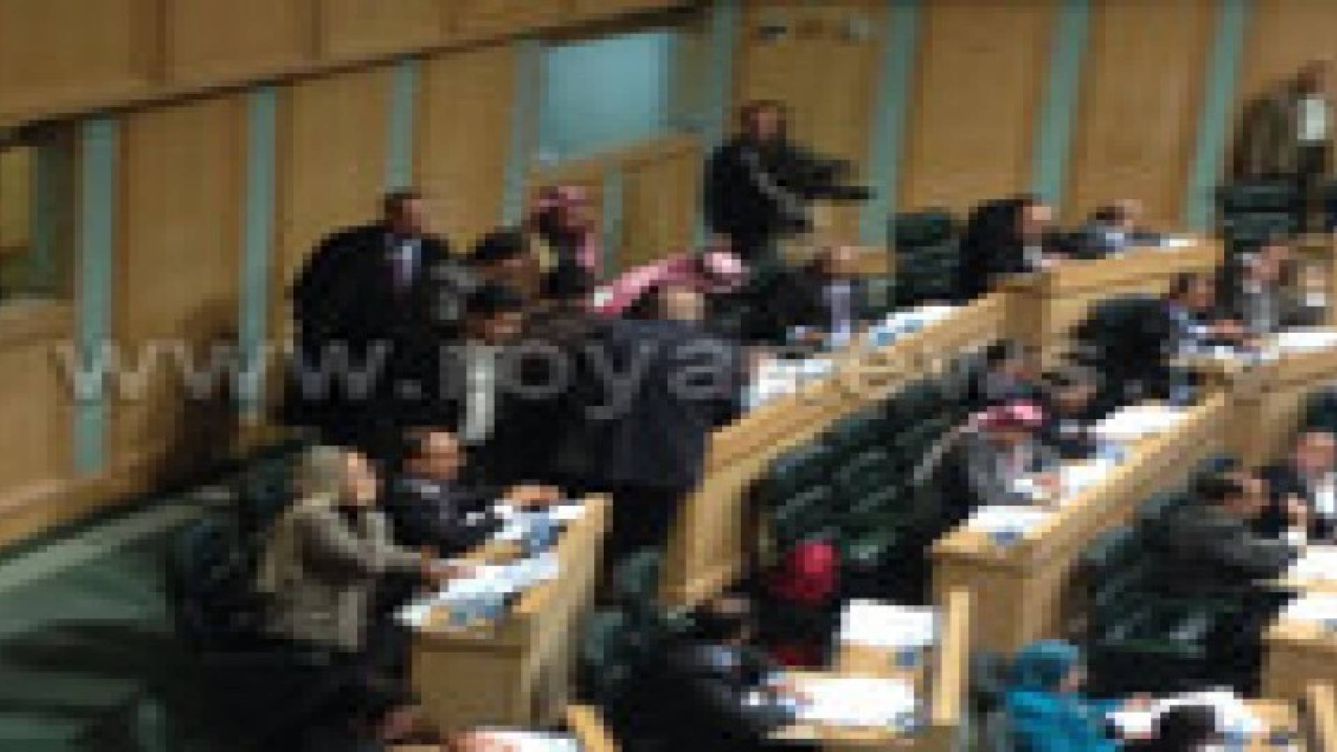 فوضى عقب إقرار ميزانية الكهرباء.. فيديو
