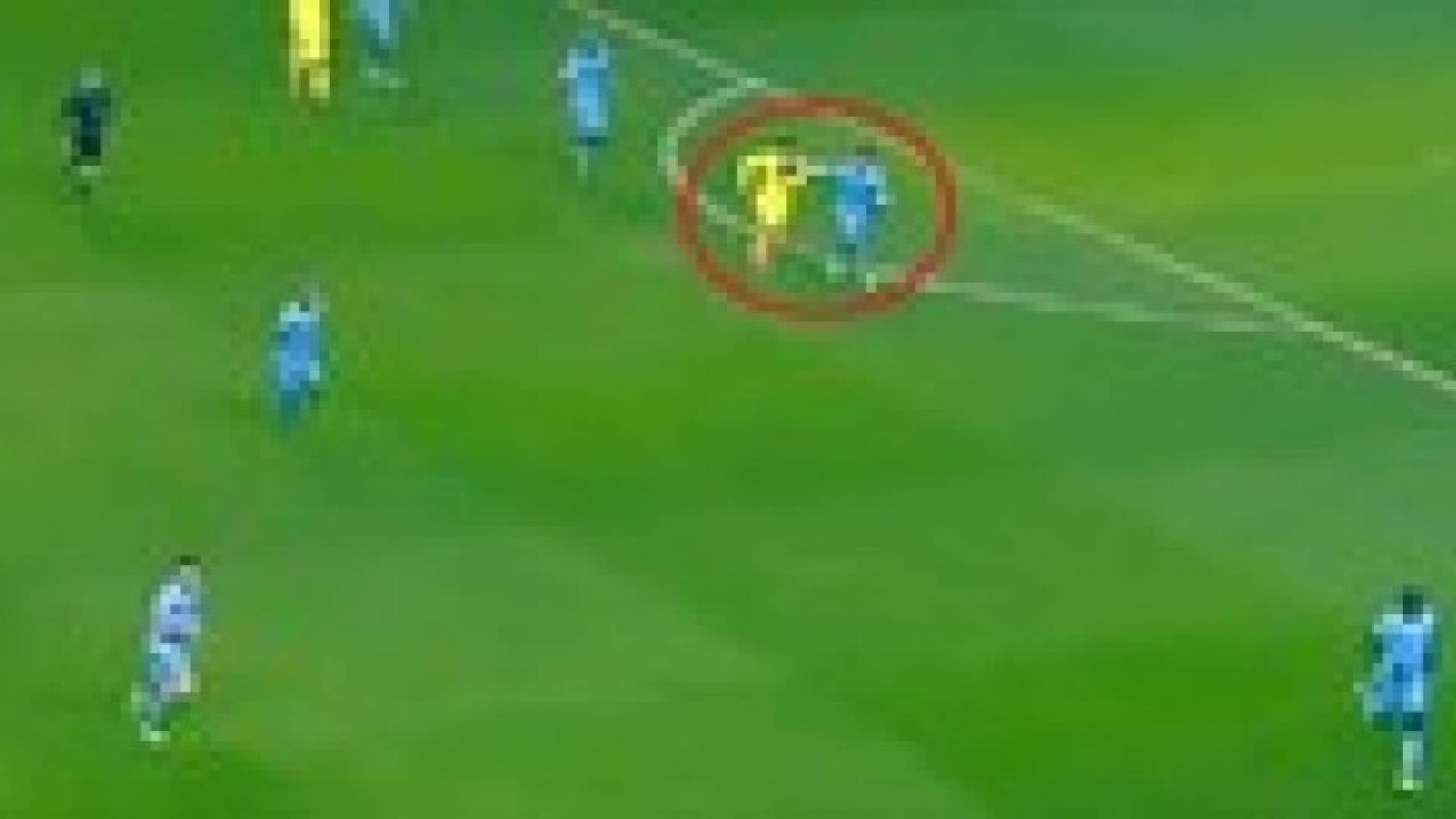 اتهام سواريز بـ "عض" لاعب مانشستر سيتي .. فيديو