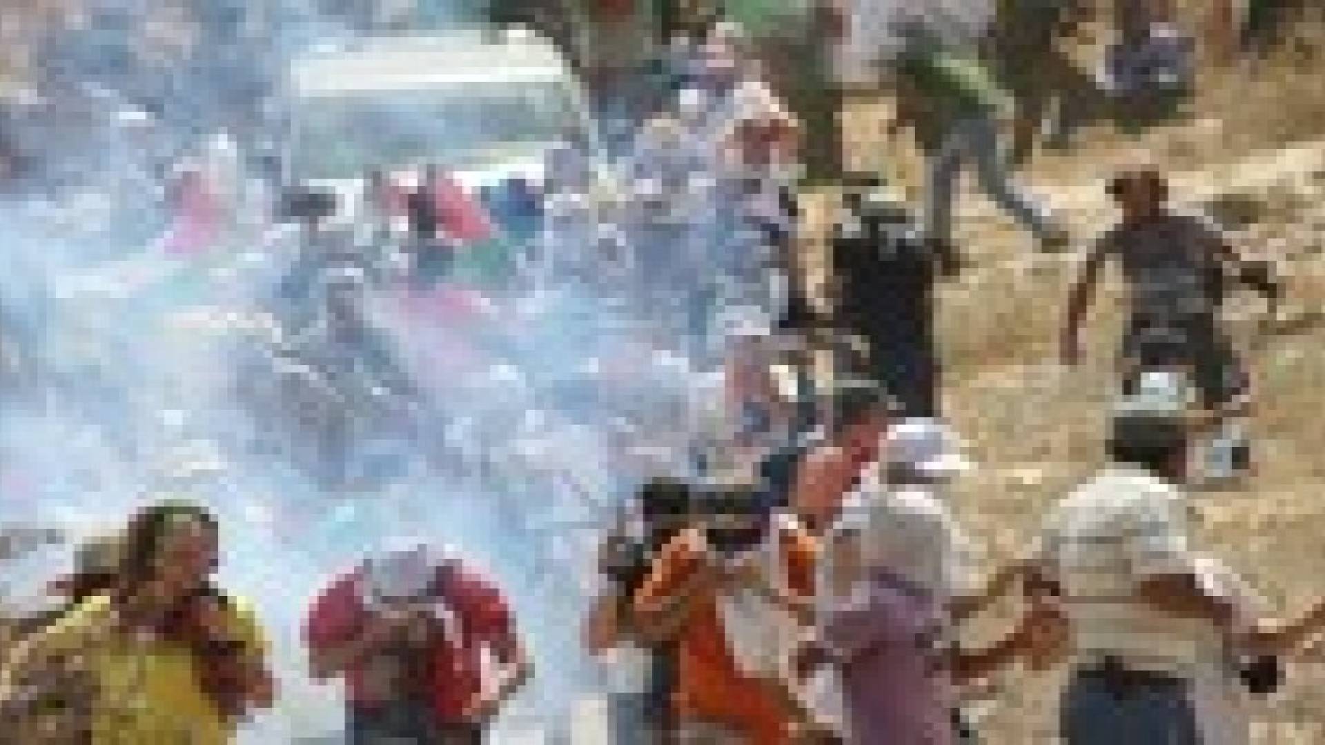 الضفة الغربية: عشرات الاصابات في الذكرى العاشرة لمسيرات "بلعين"