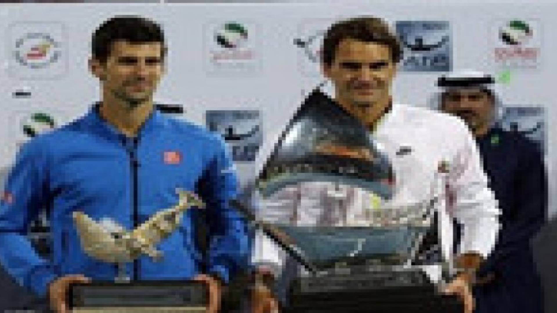 فيدرر يشيد بالمنافسة الثنائية في بطولة دبي