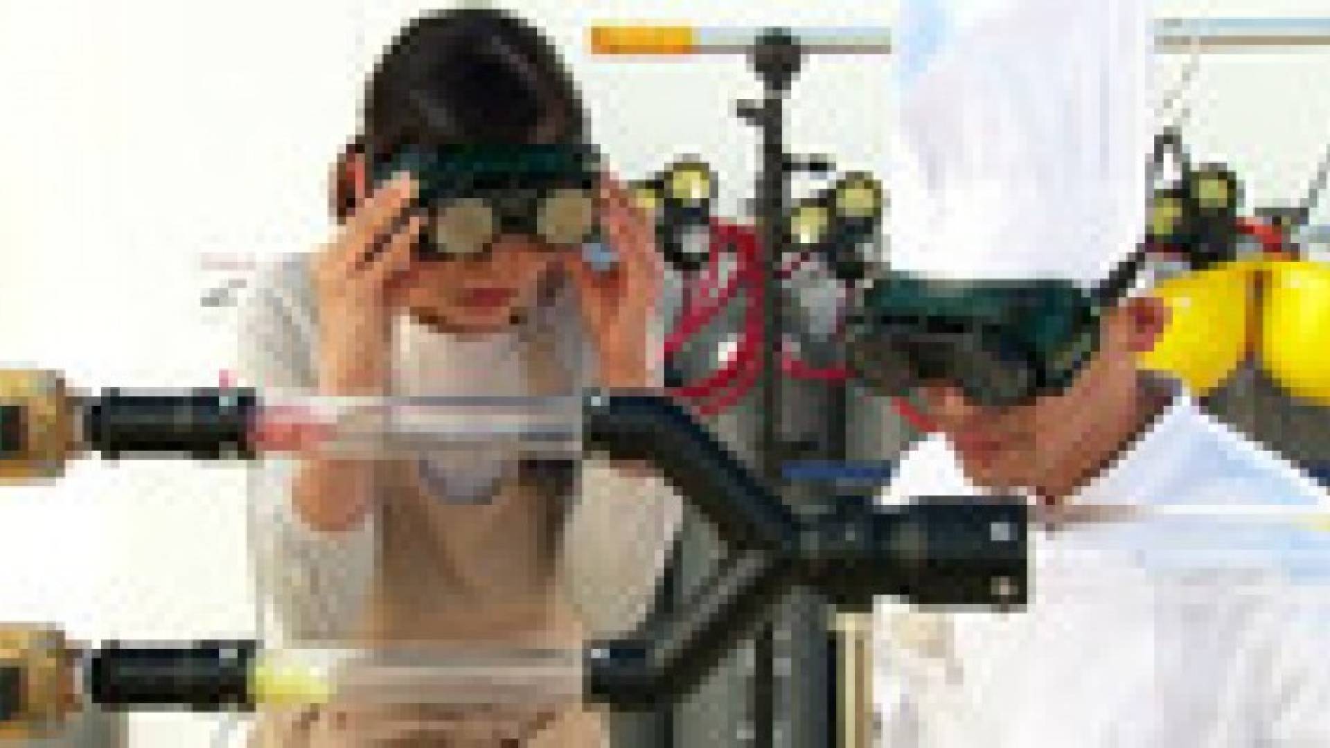 بالفيديو.. ياباني يحضر طبقا شهيا بسرعة خارقة كإعلان تجاري لخدمة الانترنت