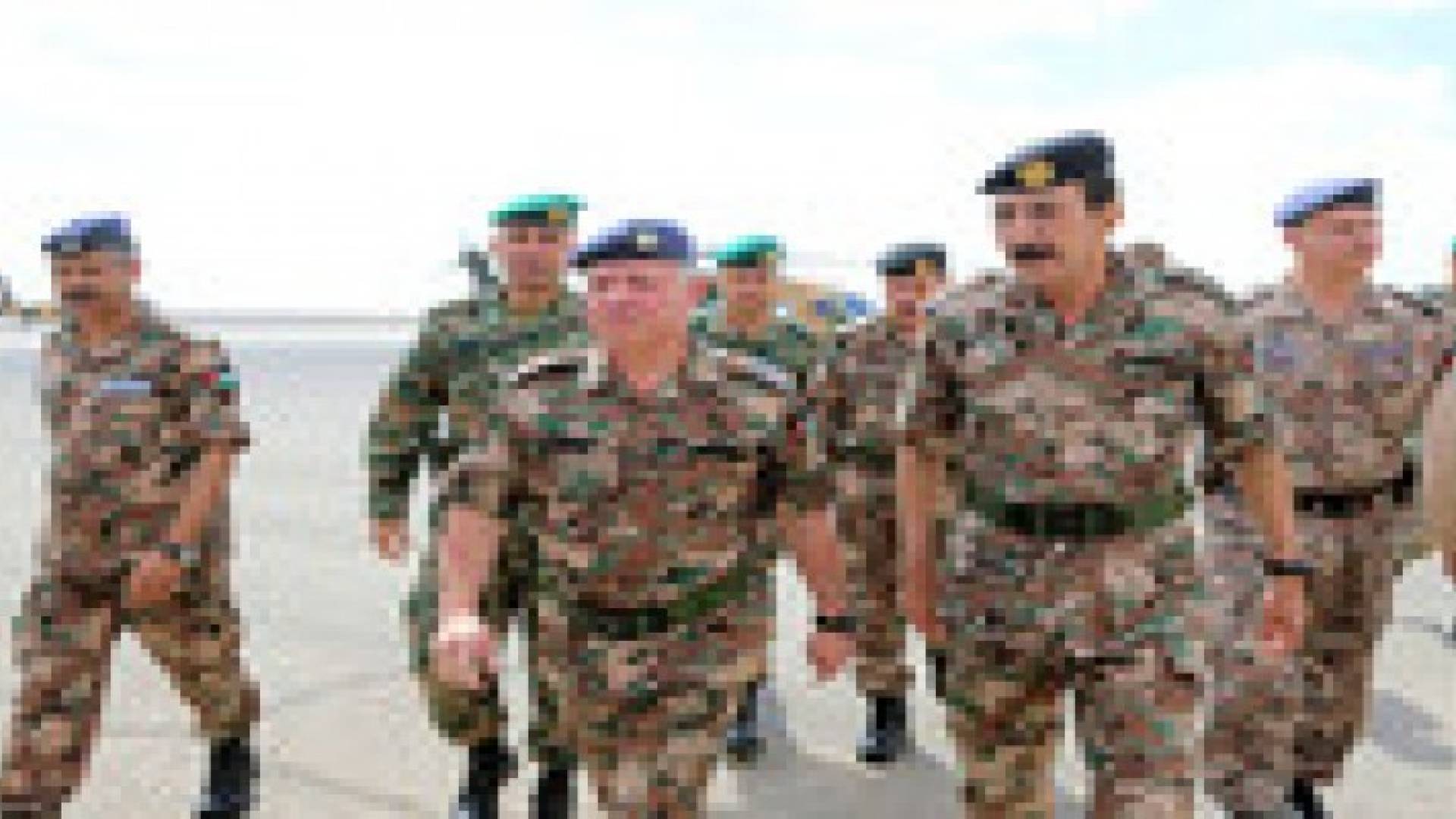 الملك يزور قاعدة موفق السلطي الجوية