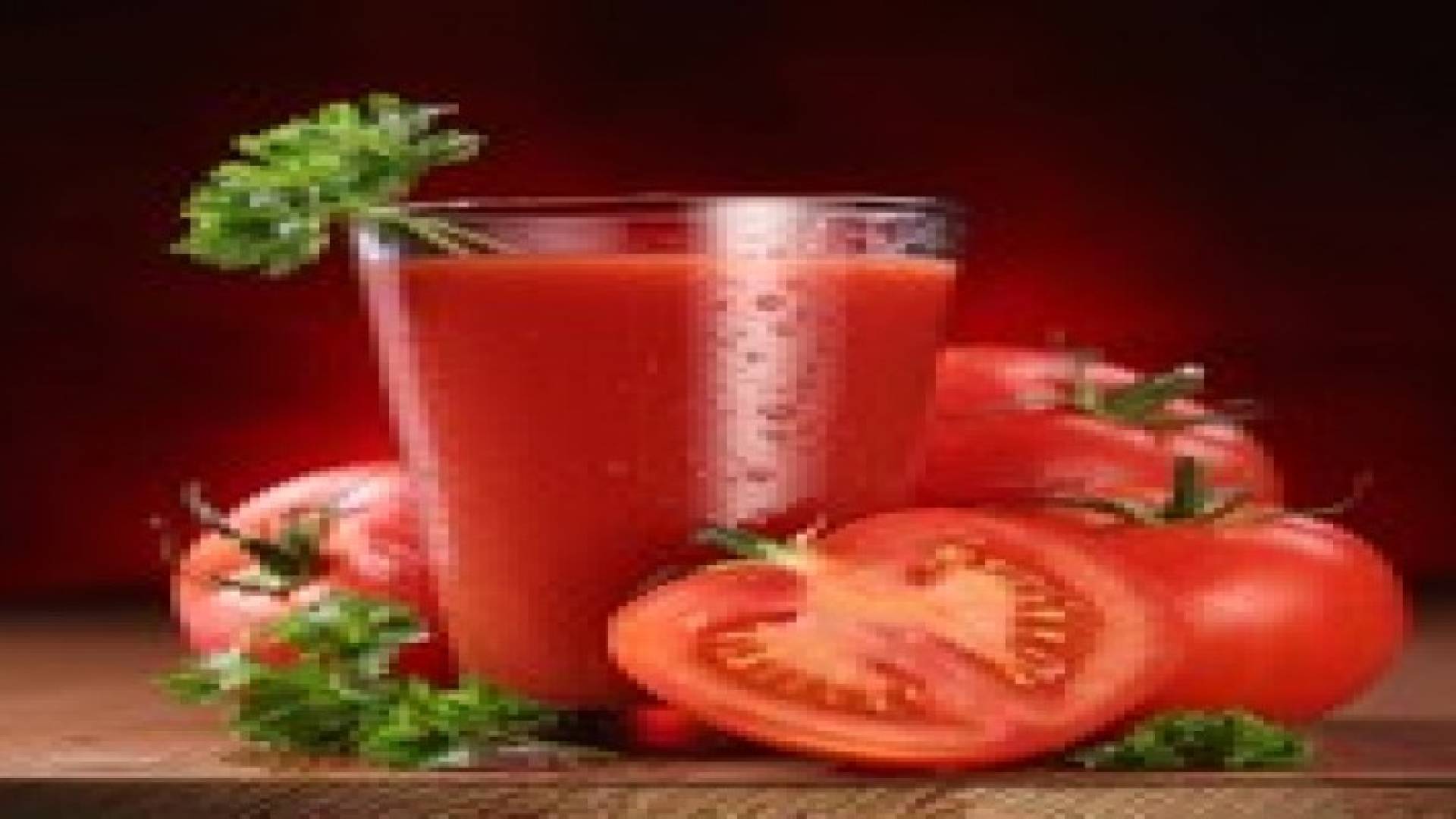 تخلصي من "الكرش" بكوب عصير طماطم