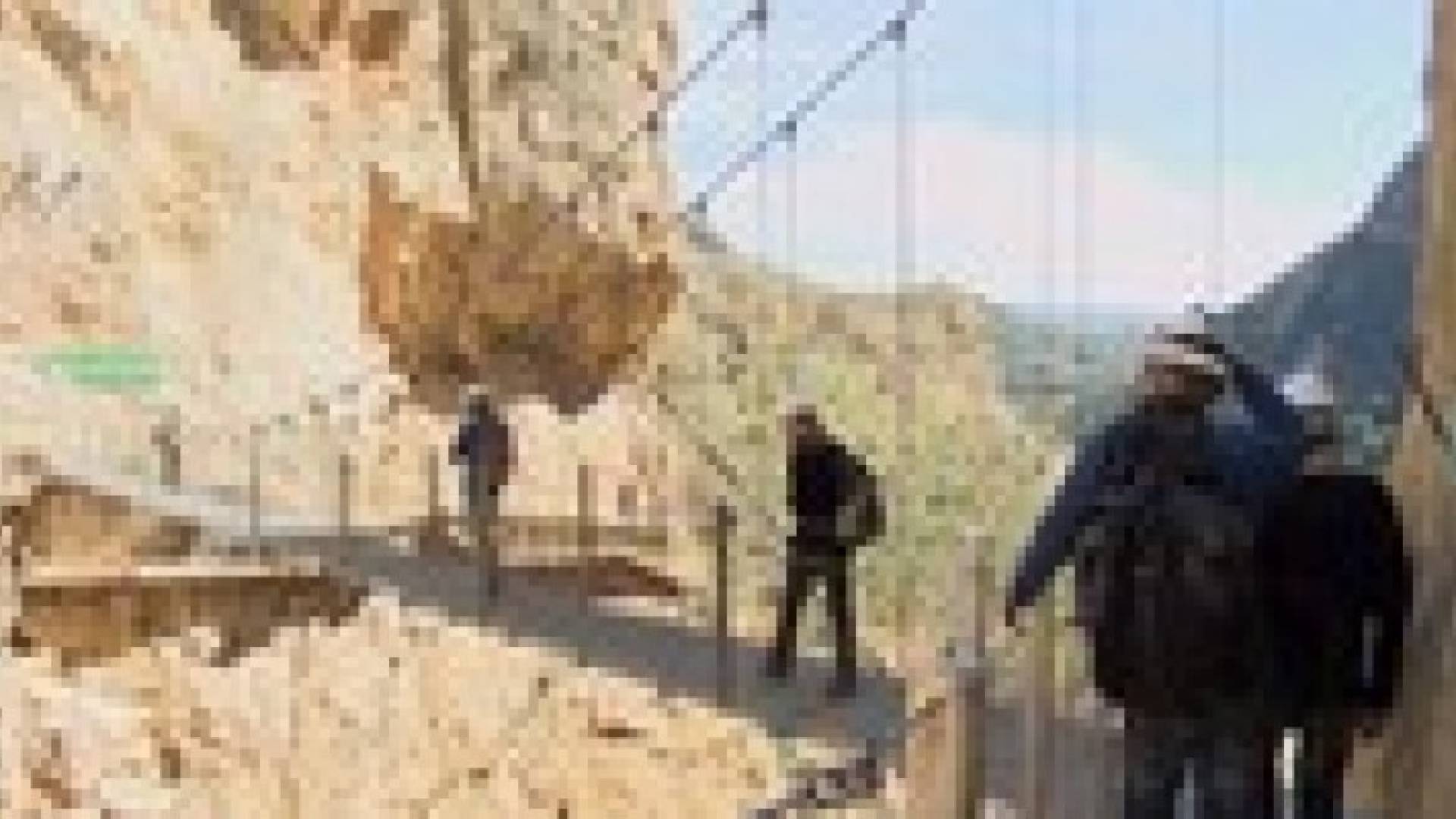 إسبانيا تعيد افتتاح أخطر ممشى فى العالم