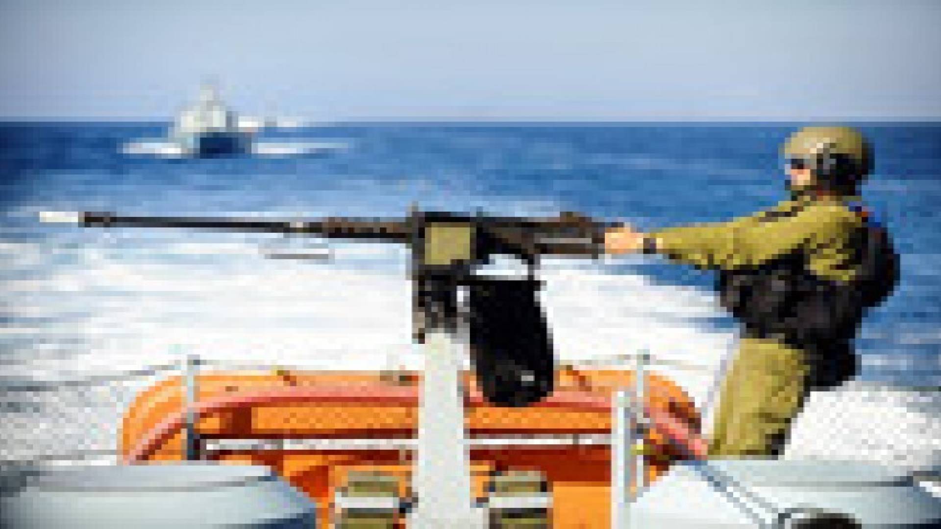 بحرية الاحتلال تفتح النار على الصيادين في بحر غزة