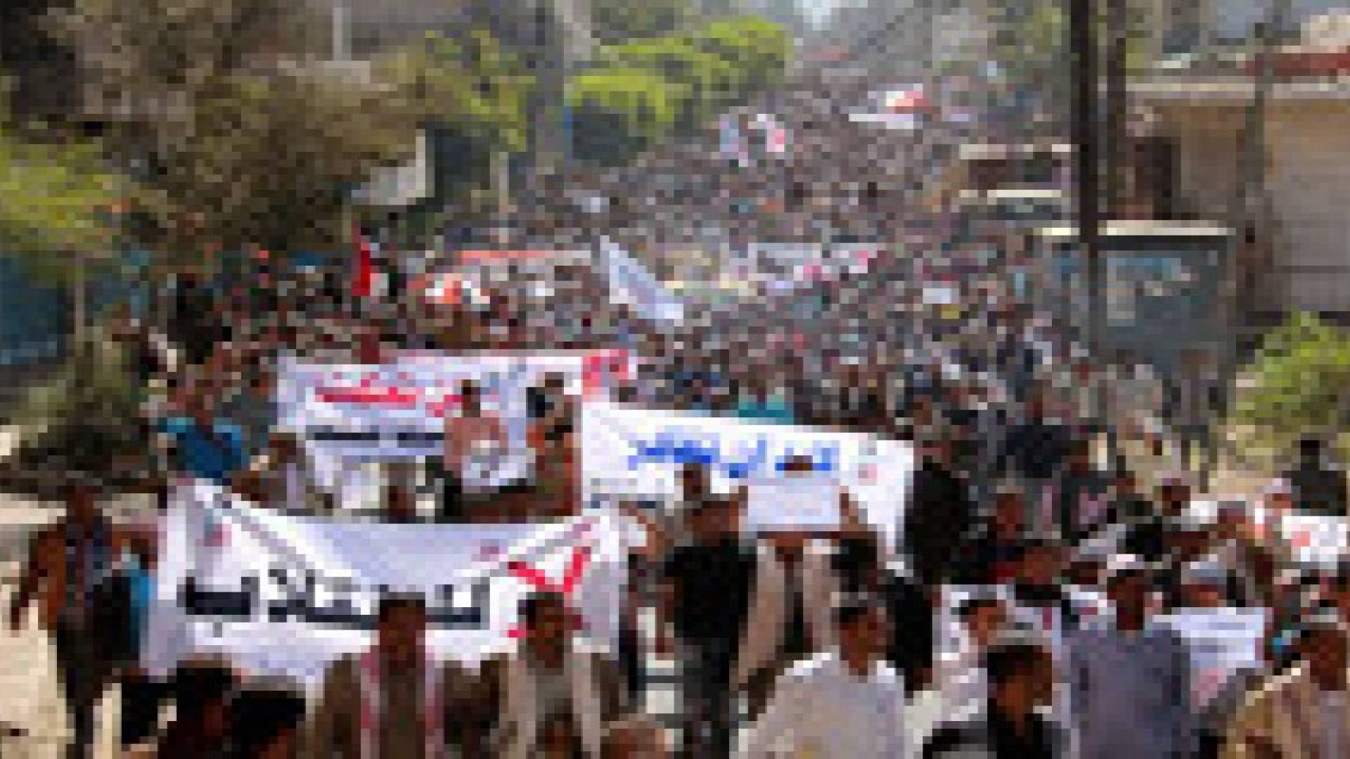 6 جرحى في تفريق "الحوثيين" مظاهرة وسط اليمن