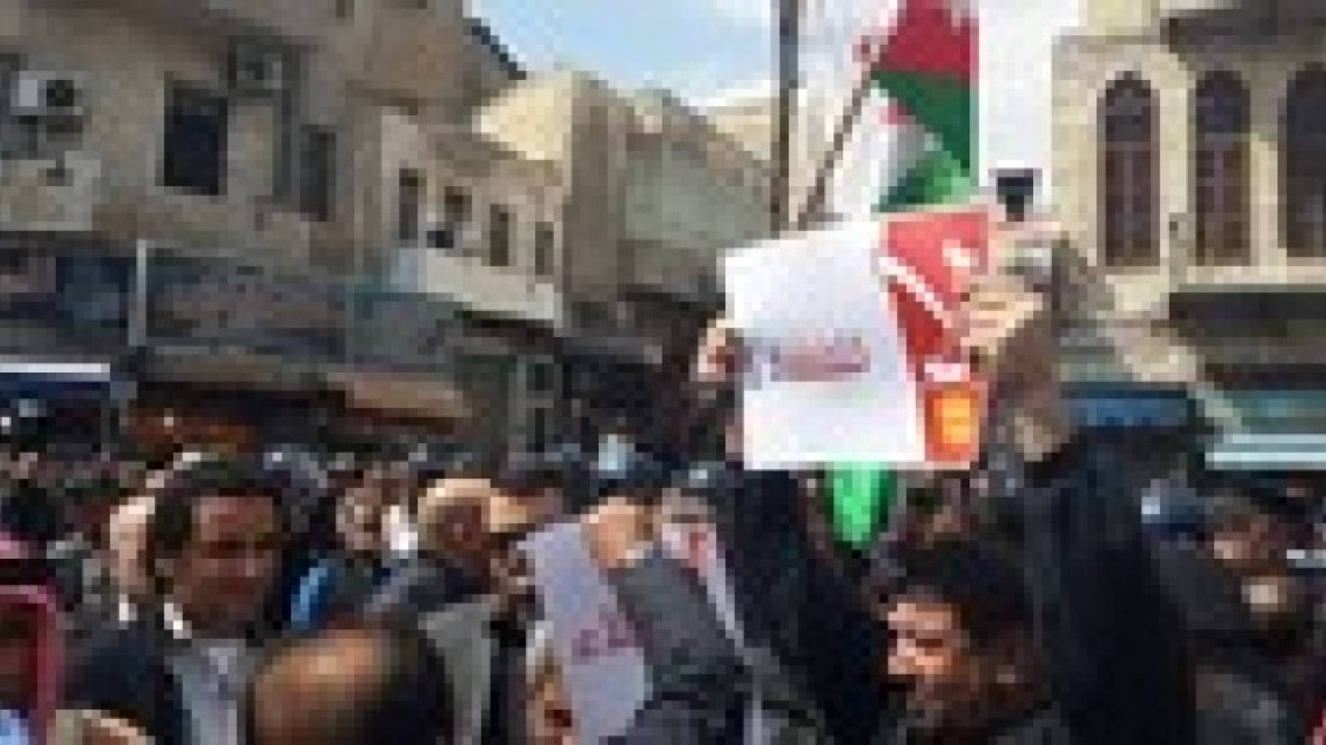 وقفتان امام الجامع الحسيني وسط عمان- صور