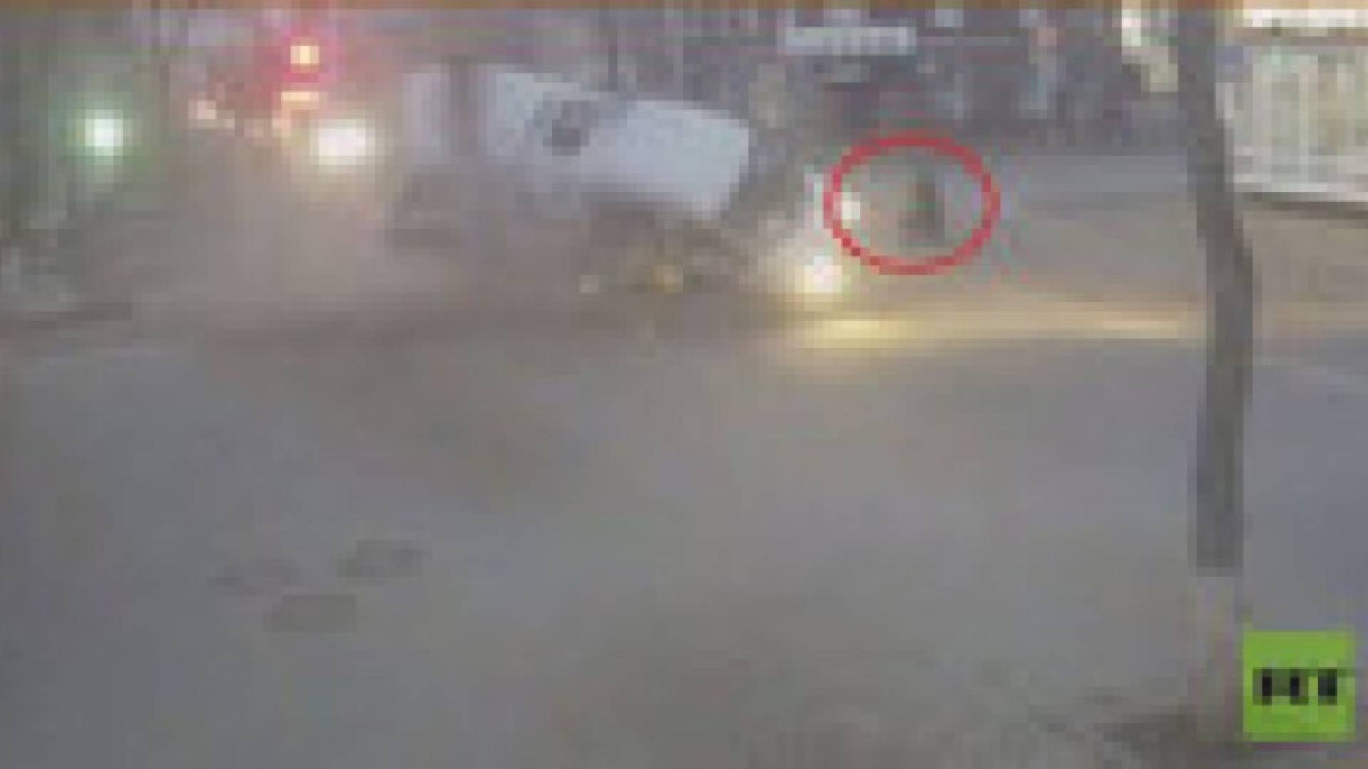 بالفيديو.. امرأة روسية تنجو بأعجوبة من حادث سير