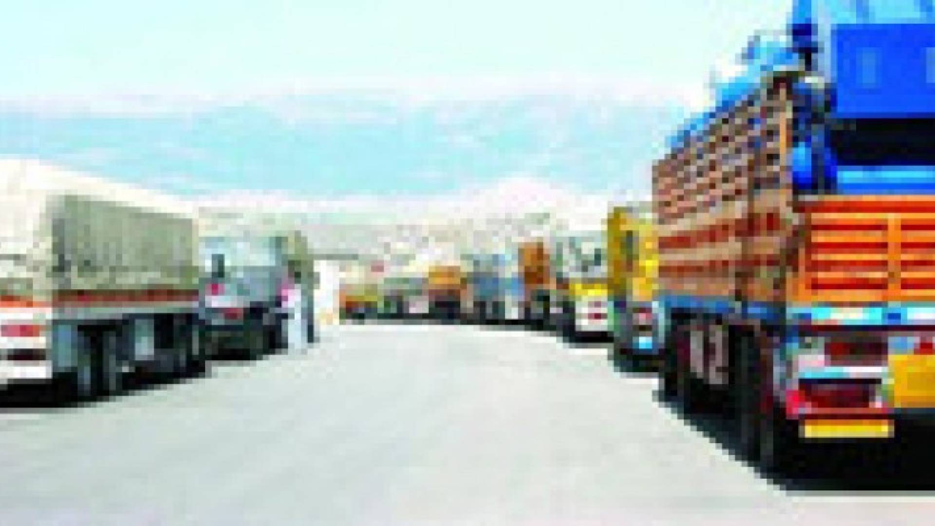 بحث تسهيل نقل البضائع بالشاحنات بين الاردن والعراق