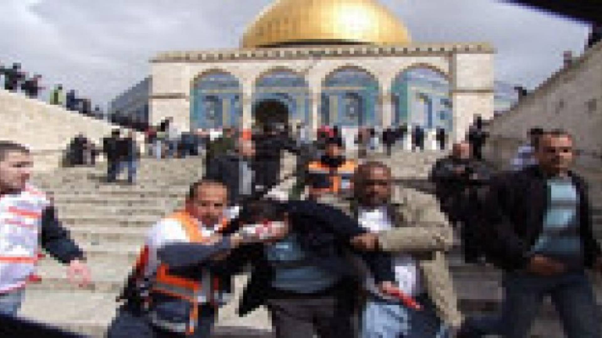 الاحتلال يعتدي على طفلة وأحد حراس 'الأقصى' بالضرب