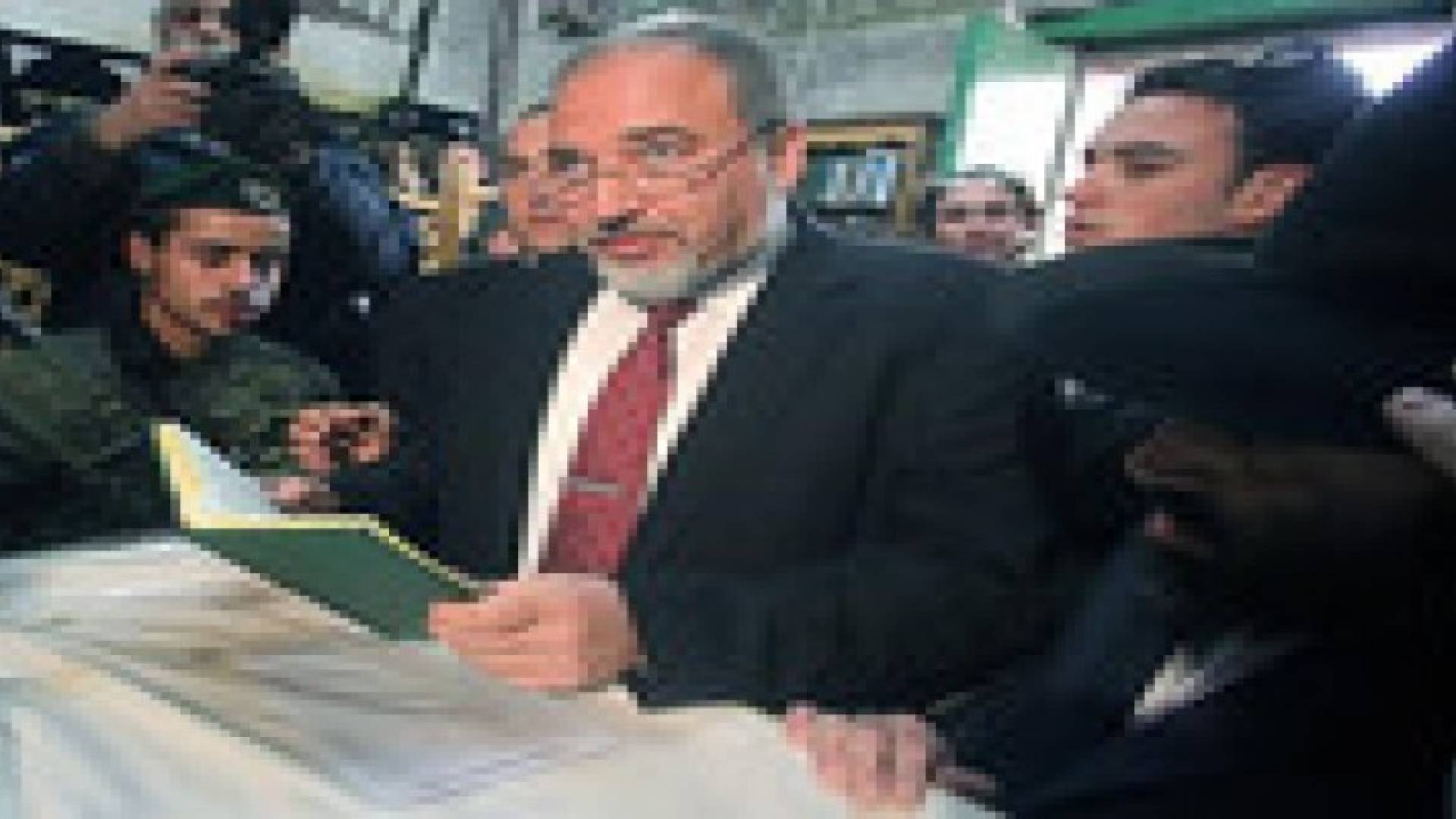 قاضي قضاة فلسطين : اقتحام ليبرمان للحرم الابراهيمي"لعب بالنار "