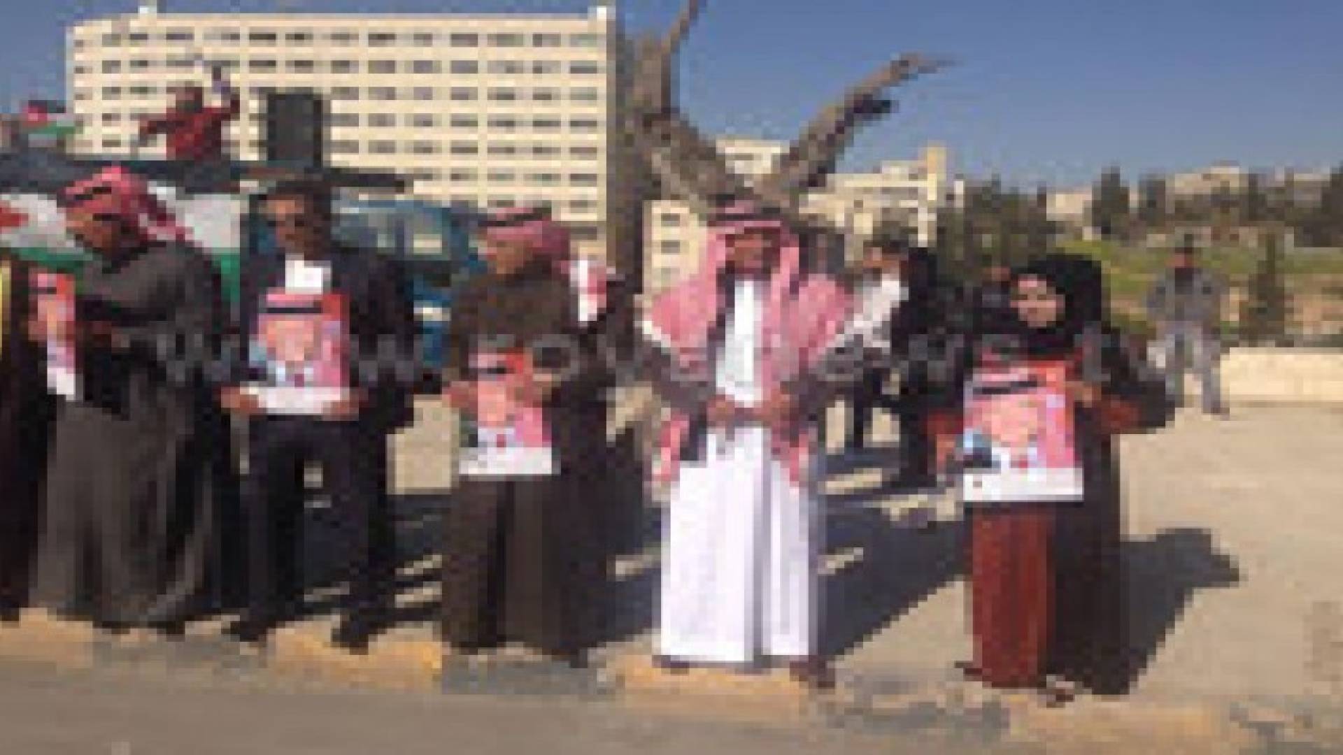 اعتصام امام مجلس النواب للمطالبة برفع الحصانة عن النائب طارق خوري.. صور