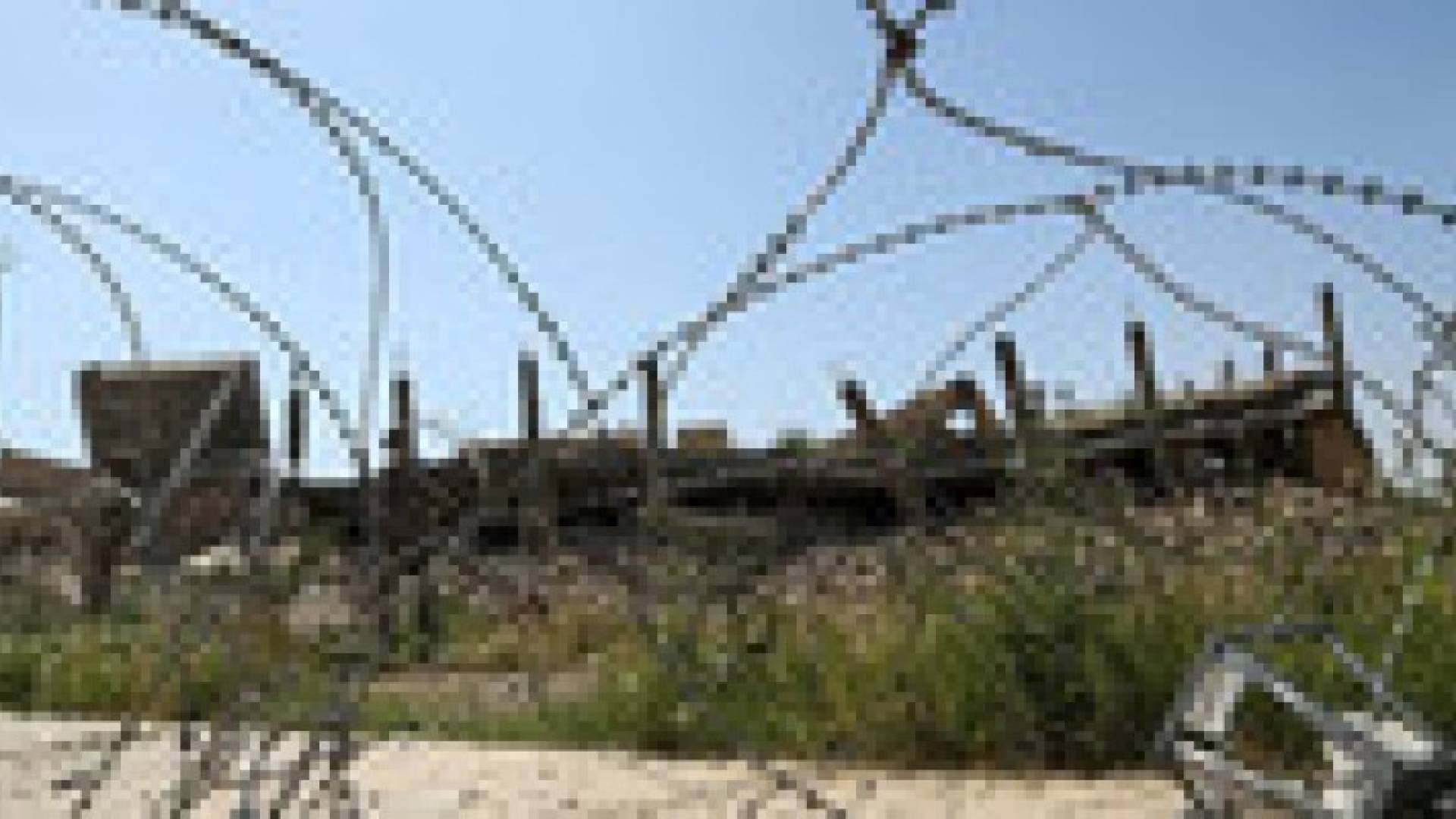 "داعش" الإرهابي يدمر قبر صدام حسين بقرية العوجة..صور