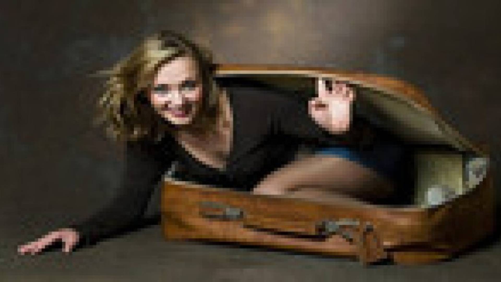 فرنسي يحمل زوجته في حقيبة لتهريبها من روسيا إلى بولندا