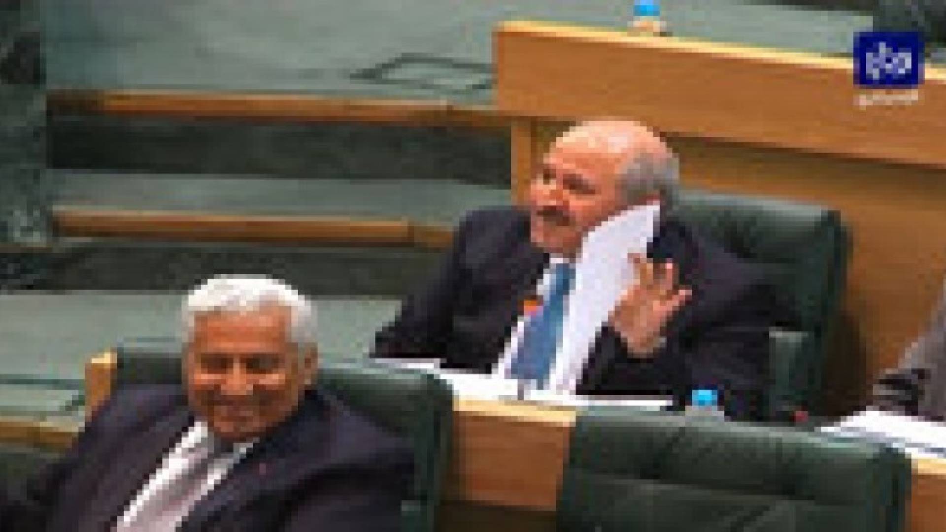 الطراونة لحازم الناصر: "أول مرة بشوف وزير يهاجم رئيسه"