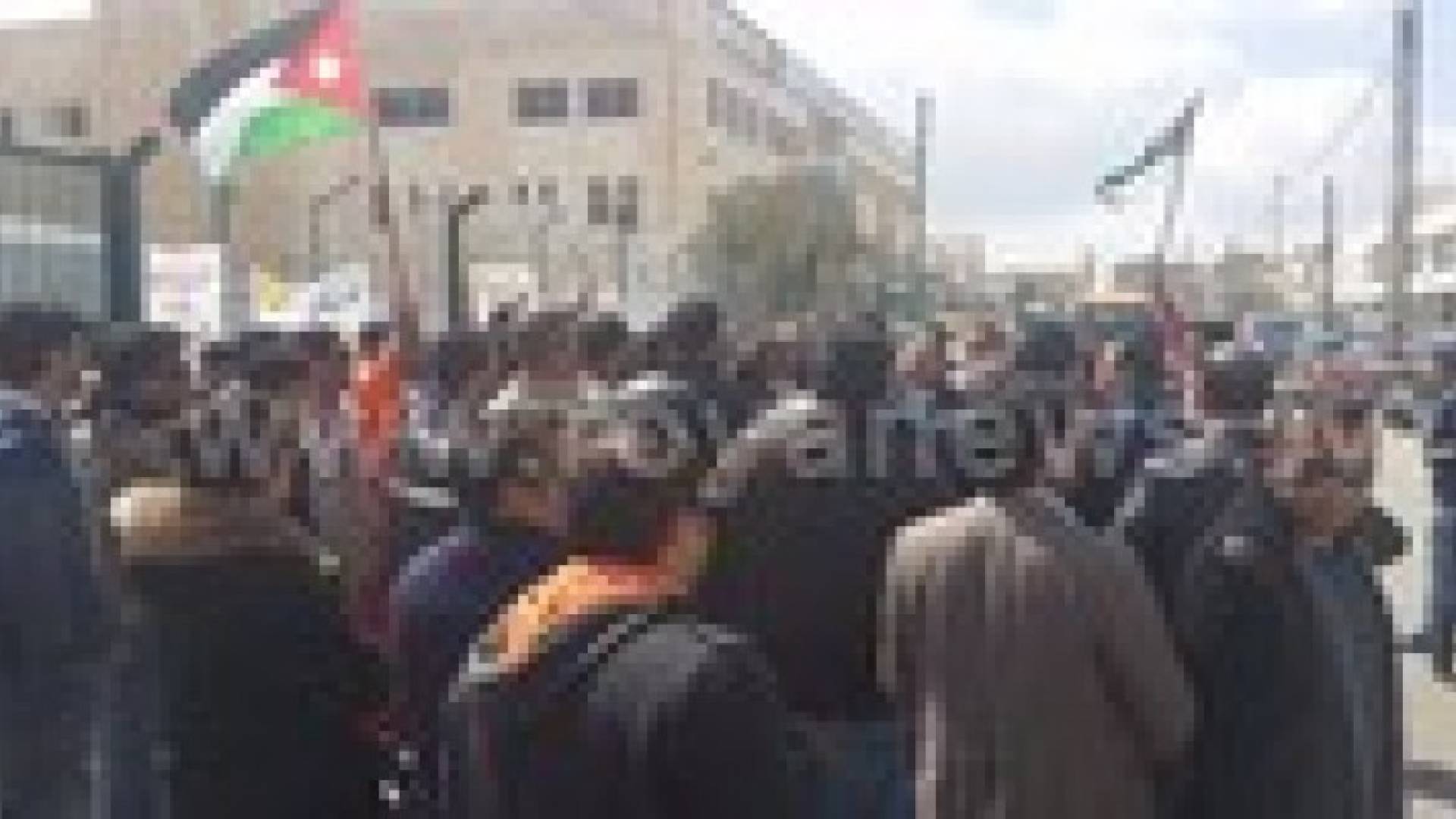 موظفو شركة "جوسكو" المفصولين يقررون تصعيد الاعتصام