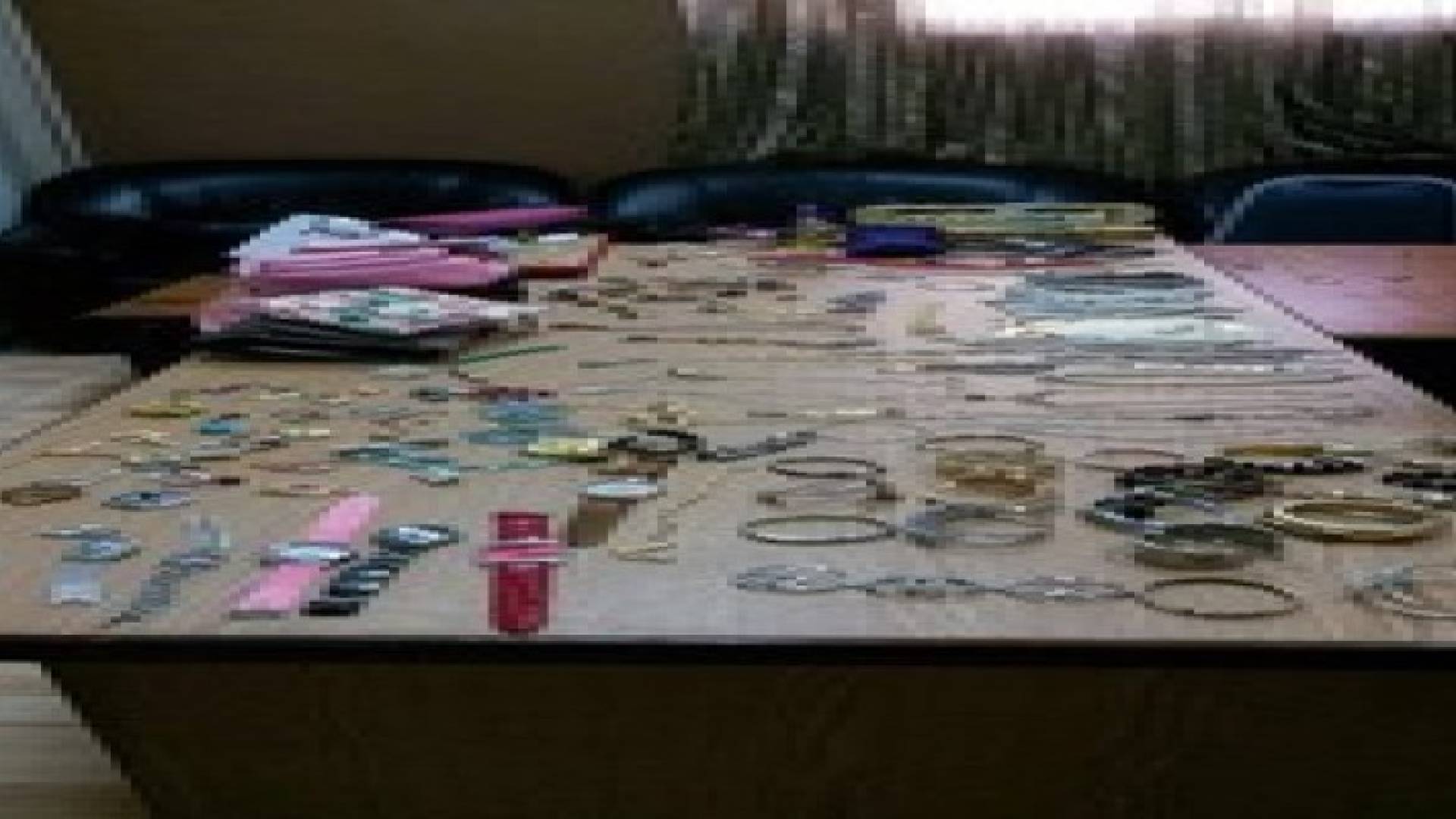 بالصور..القبض على عصابة متخصصة بسرقة المنازل في العاصمة وضبط المسروقات