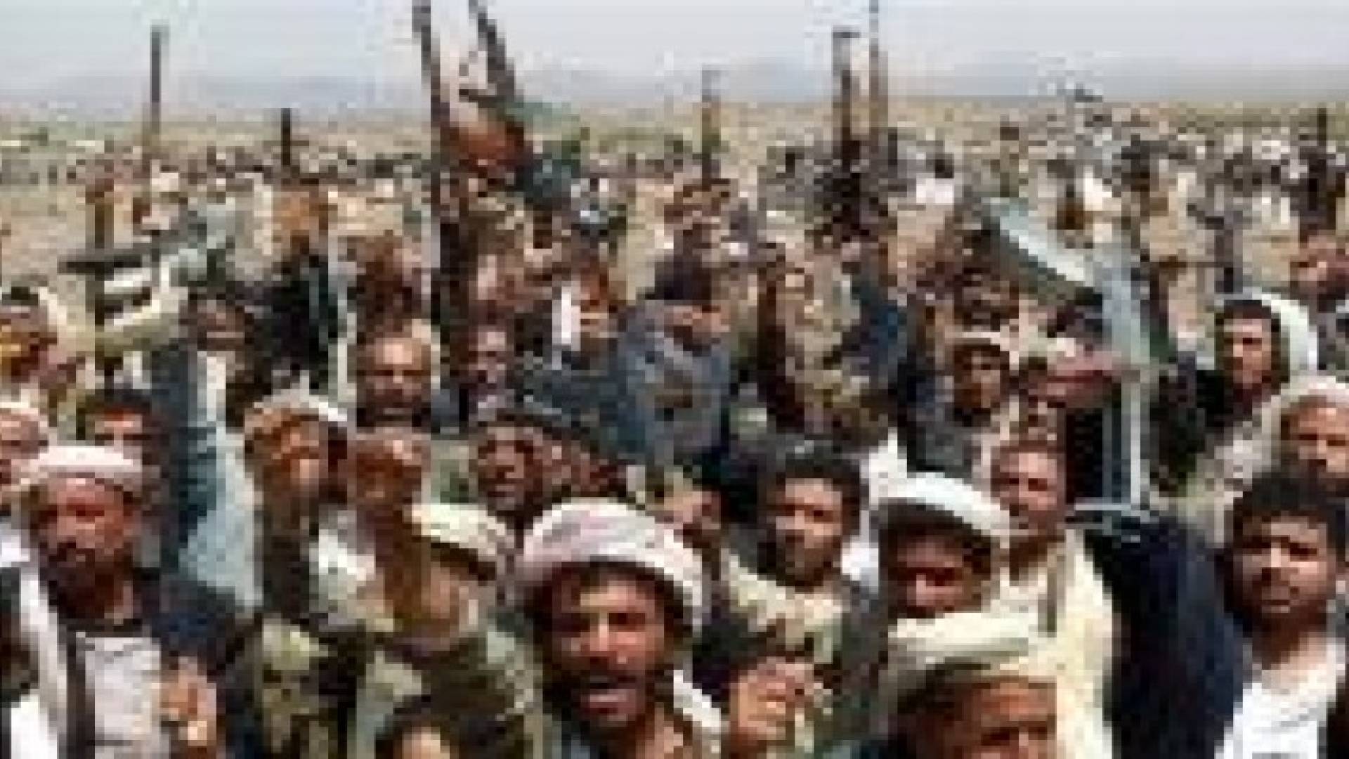 الحوثيون يرسلون مئات المسلحين إلى تعز