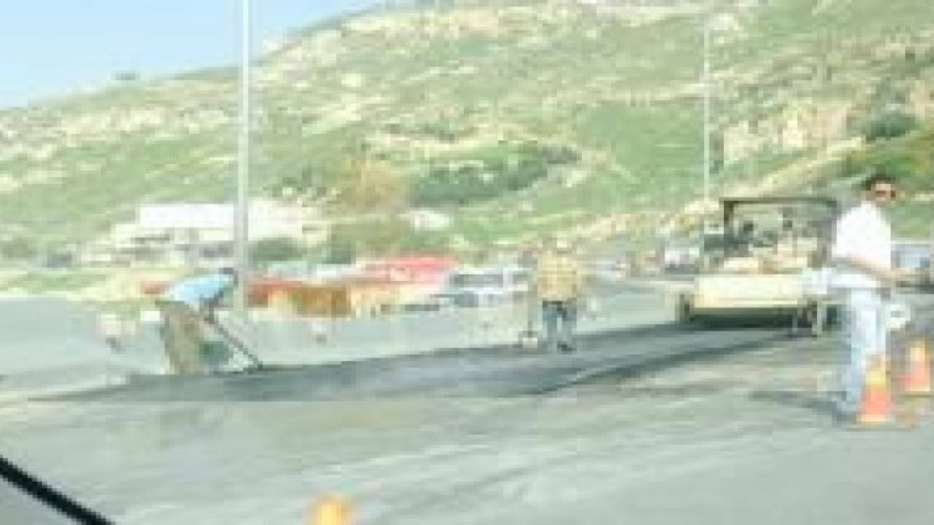 وزارة الأشغال تنفذ حملة صيانة لطريق العدسية - عمان