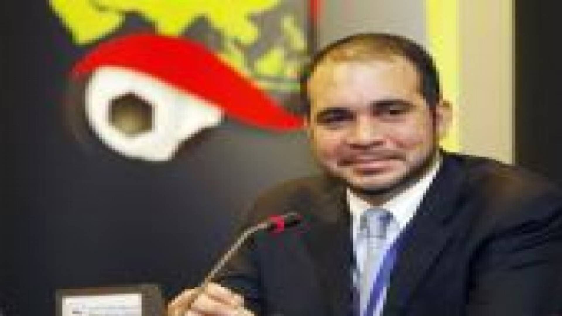 الامير علي يلقي خطابا بمؤتمر الاتحاد الاوروبي