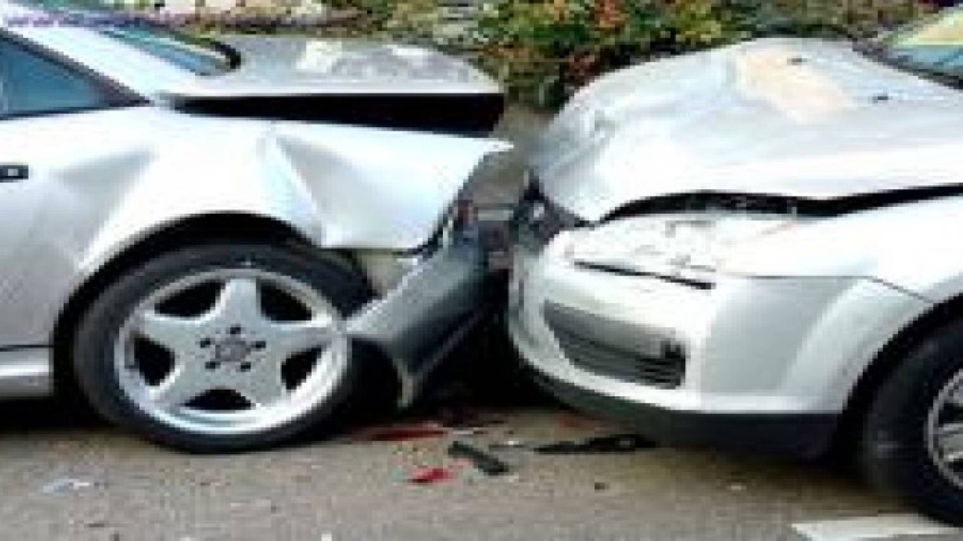 اصابة 5 اشخاص اثر تصادم مركبتين في الشونة الجنوبية