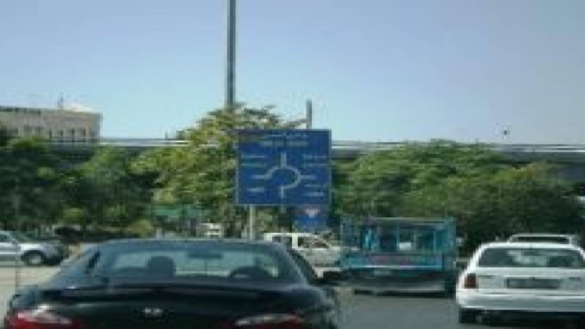 اشارة ضوئية عند الدوار الثامن وممرات داخله