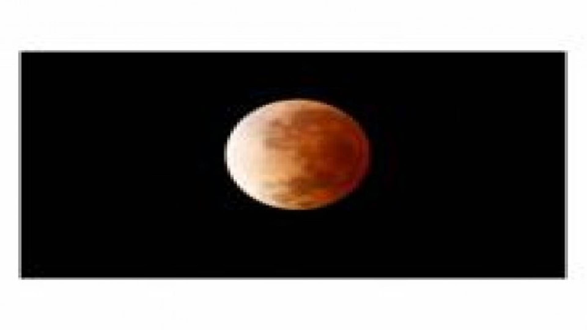 ظاهرة فلكية: الأرض على موعد مع «القمر الدامى»