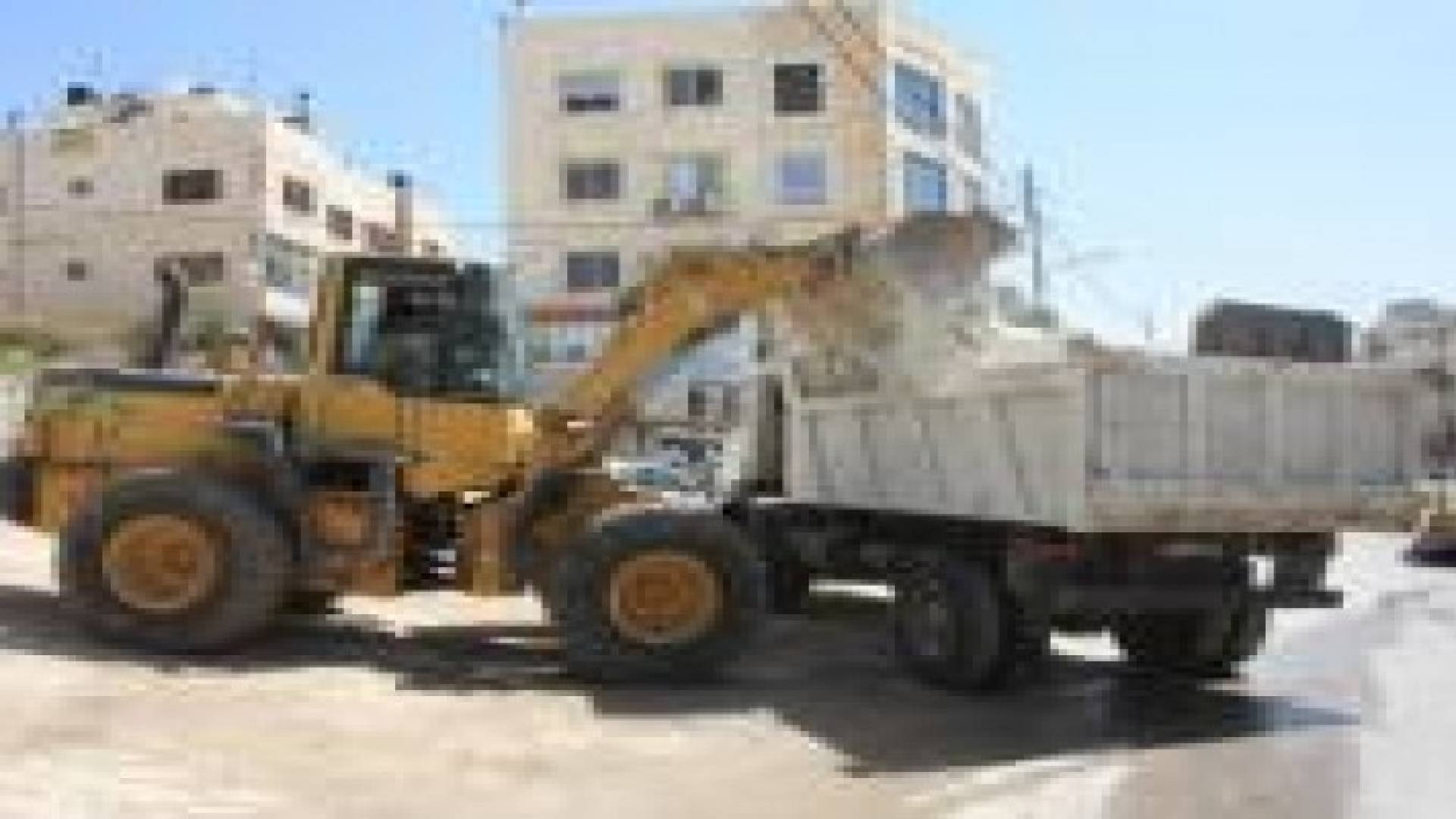 صور.. حملة مرورية على المواقف غير المرخصة بعمان