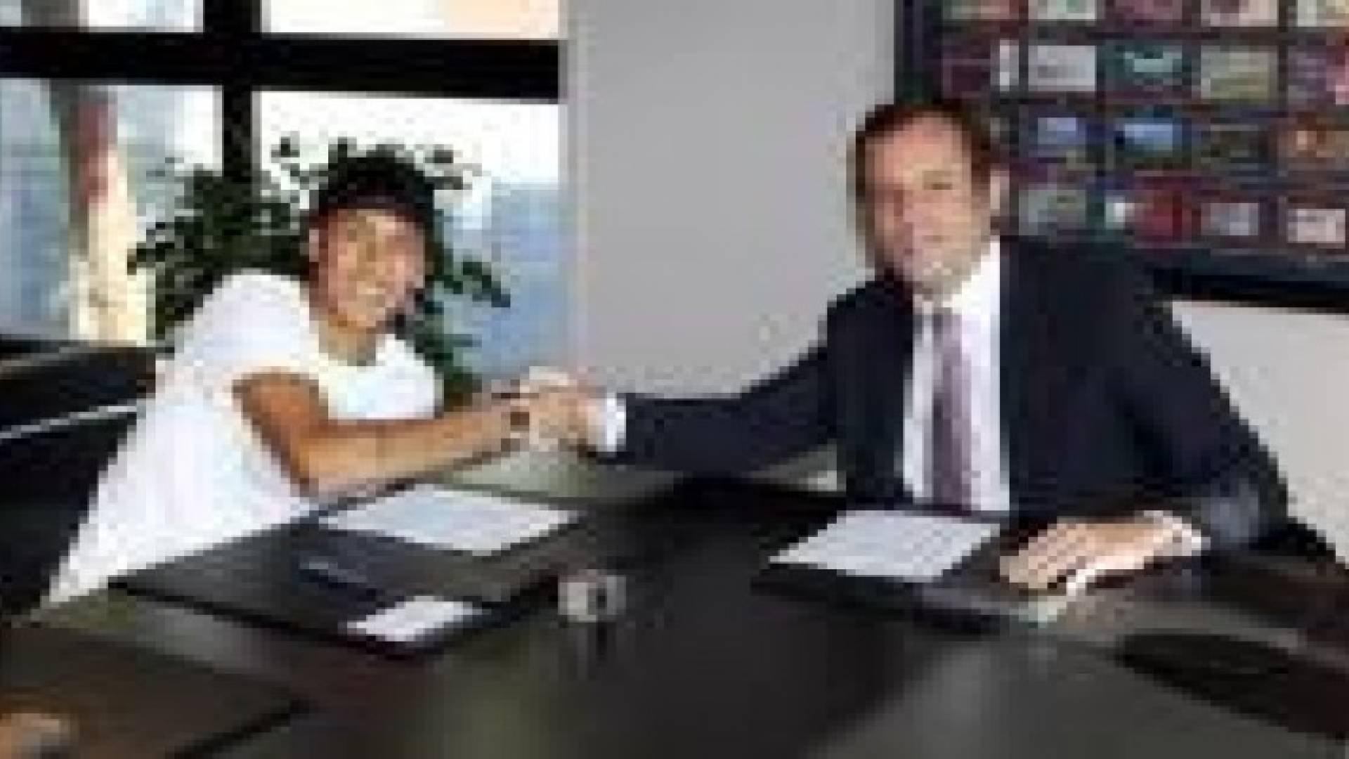 والد نيمار يؤكد ان صفقة انتقال ابنه قانونية