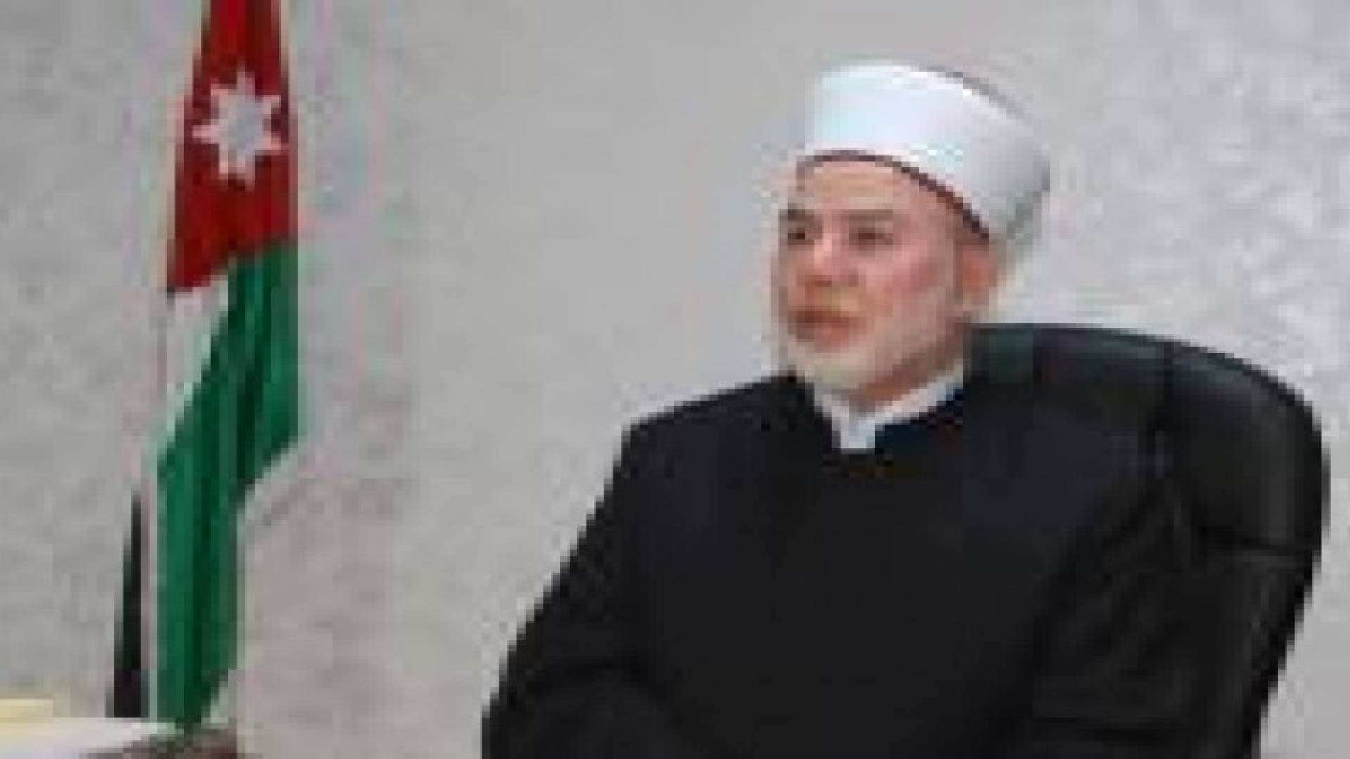 مفتي المملكة يدعو للقضاء على أشكال العنف والتطرف