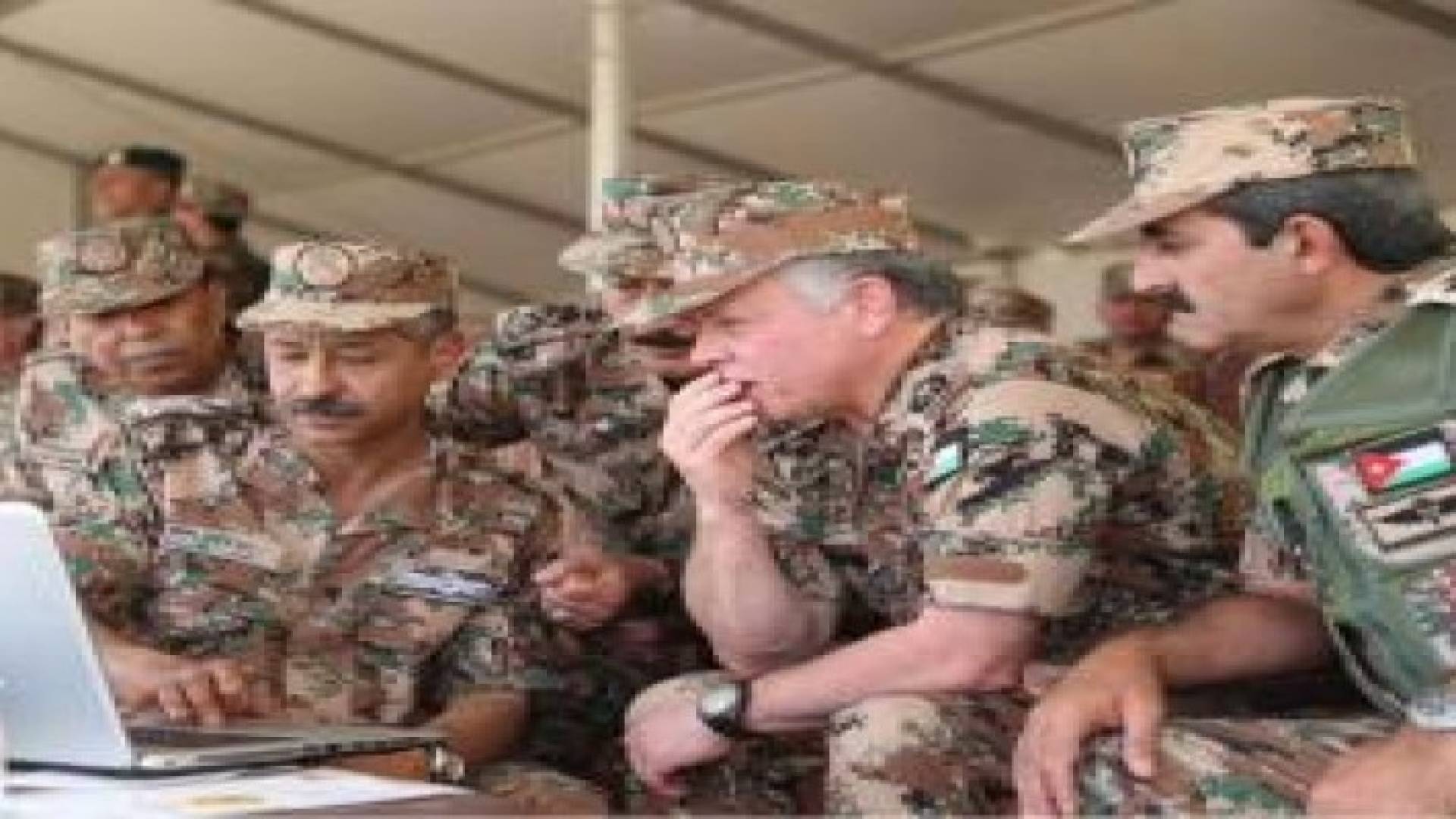 الملك يتابع تمرينا تعبويا في المنطقة العسكرية الجنوبية .. صور