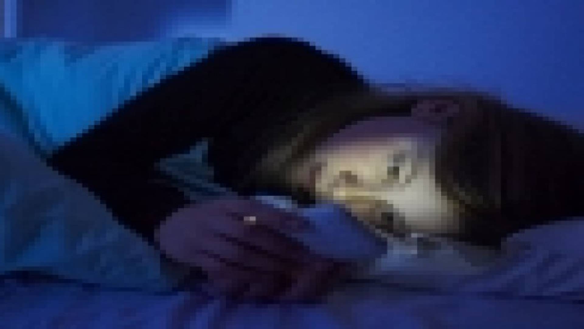 استخدام الكمبيوتر والهواتف الذكية خلال الليل يقلل النوم
