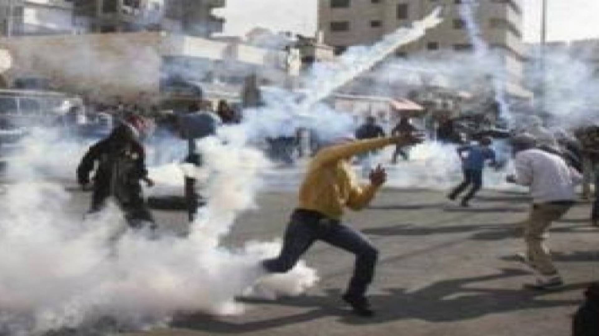 إصابة 15 فلسطينيا بمواجهات مع جيش الاحتلال الاسرائيلي قرب رام الله