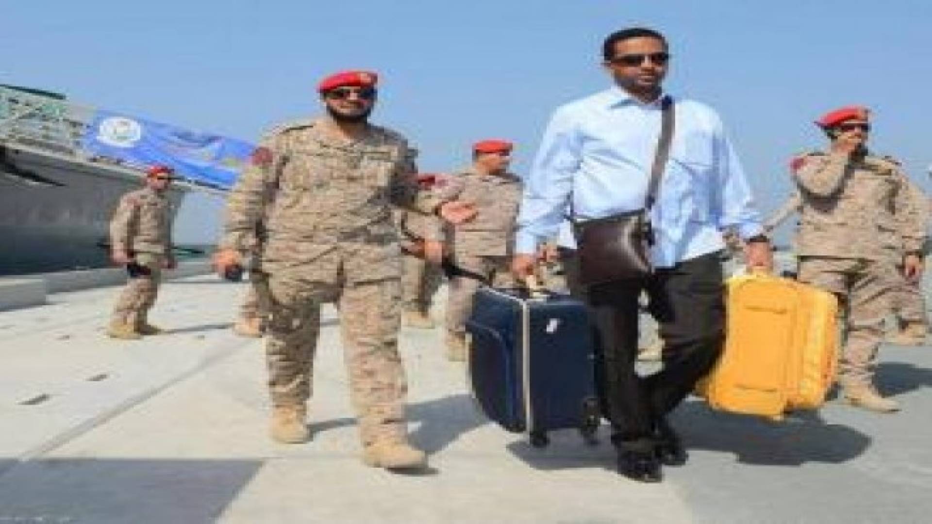 السعودية تخلي 86 دبلوماسيا عربيا وأجنبيا من عدن