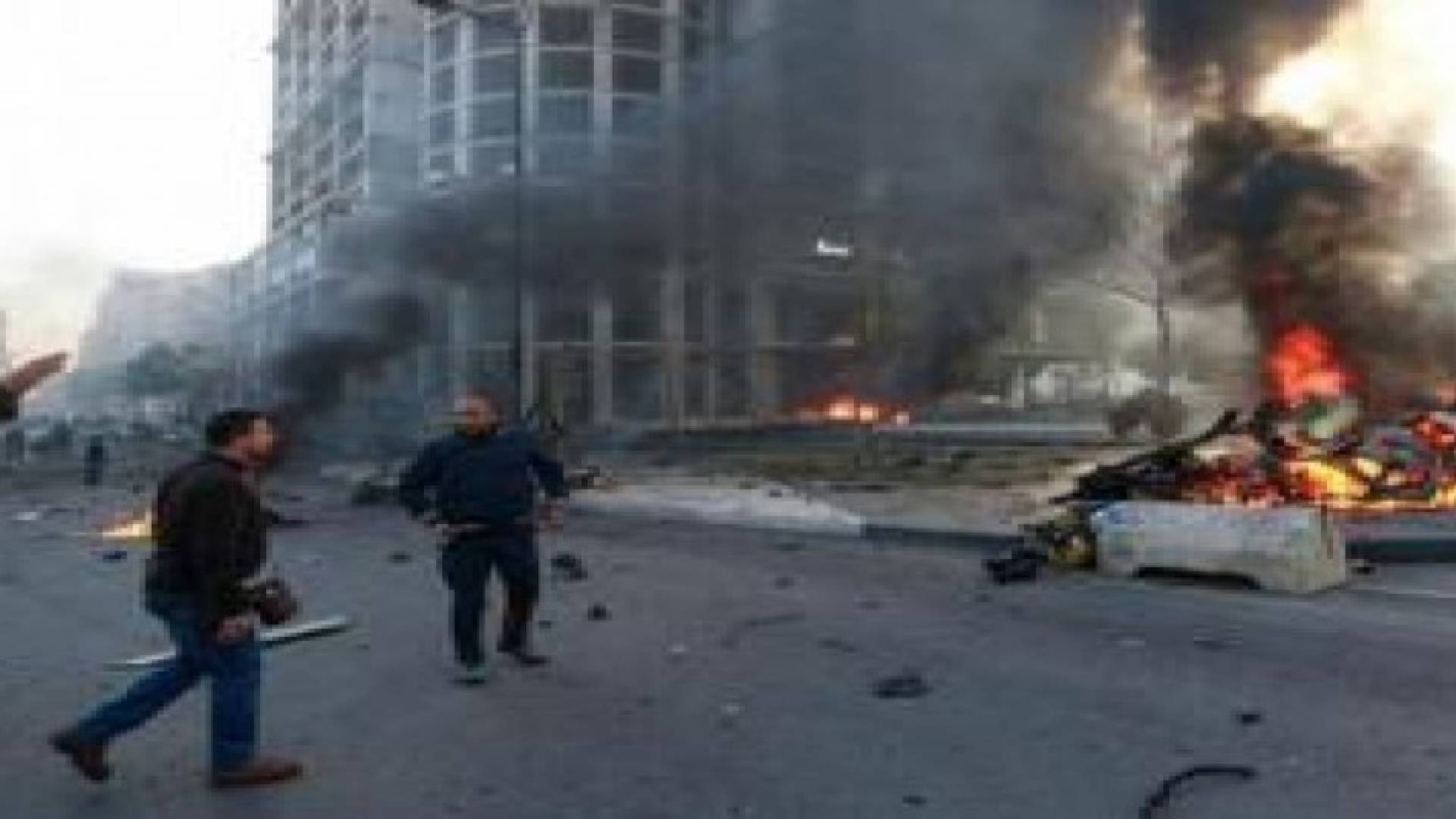 8 مصابين بينهم 4 شرطيين فى تفجير قنبلة أمام جامعة القاهرة