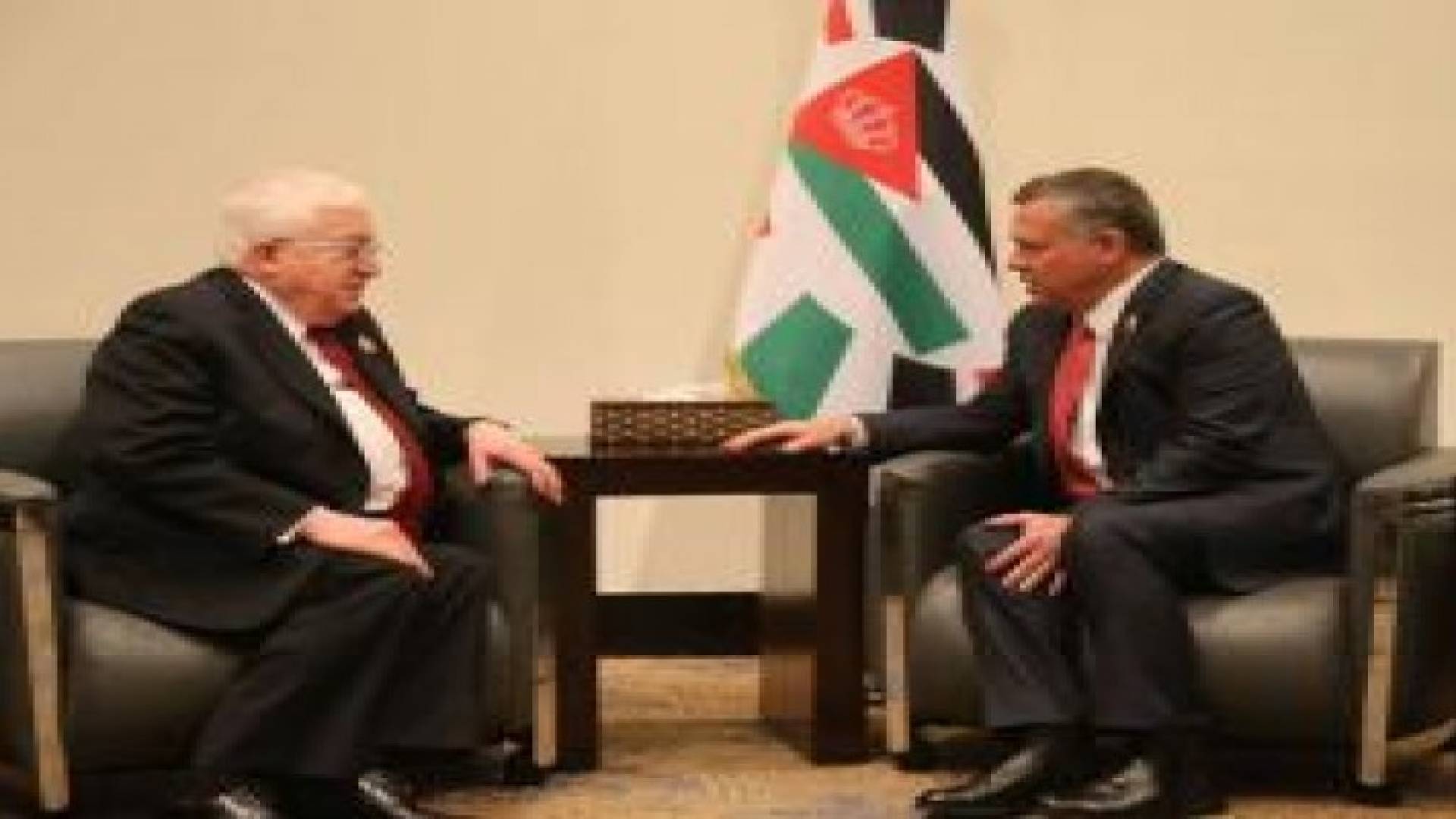 الملك يشارك في القمة العربية ويجري مباحثات مع عدد من القادة العرب.. صور