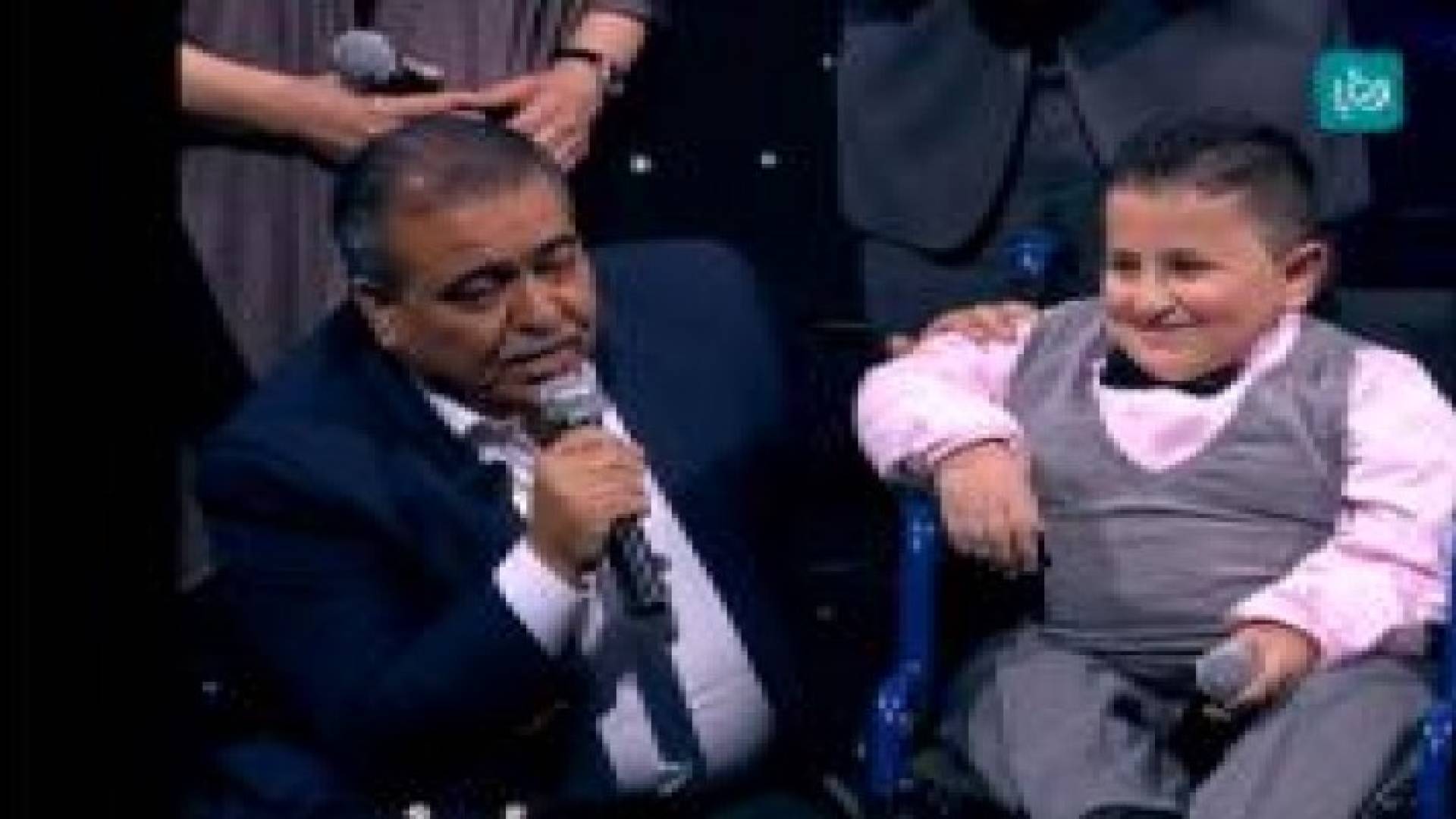 شاهد الطفل محمد من ذوي الإعاقة يغني "سألوني الناس ..فيديو