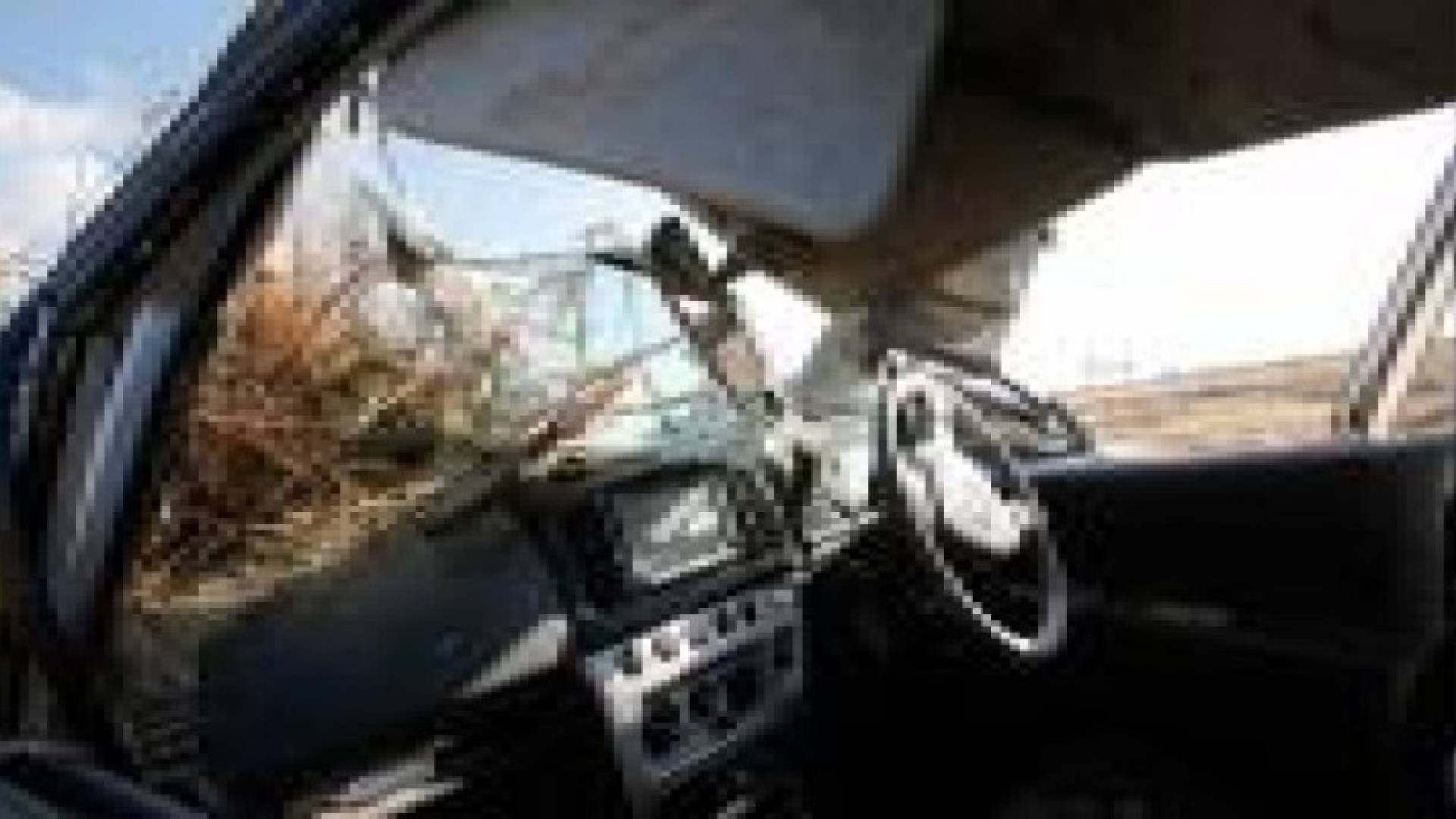 تدهور سيارة سعودية واصطدامها بأحد المنازل في جرش