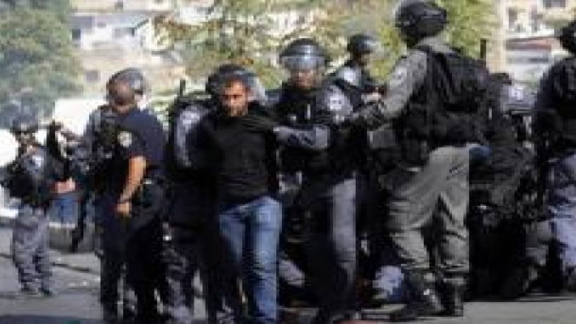 جيش الاحتلال يعتقل أربعة فلسطينيين بالضفة الغربية
