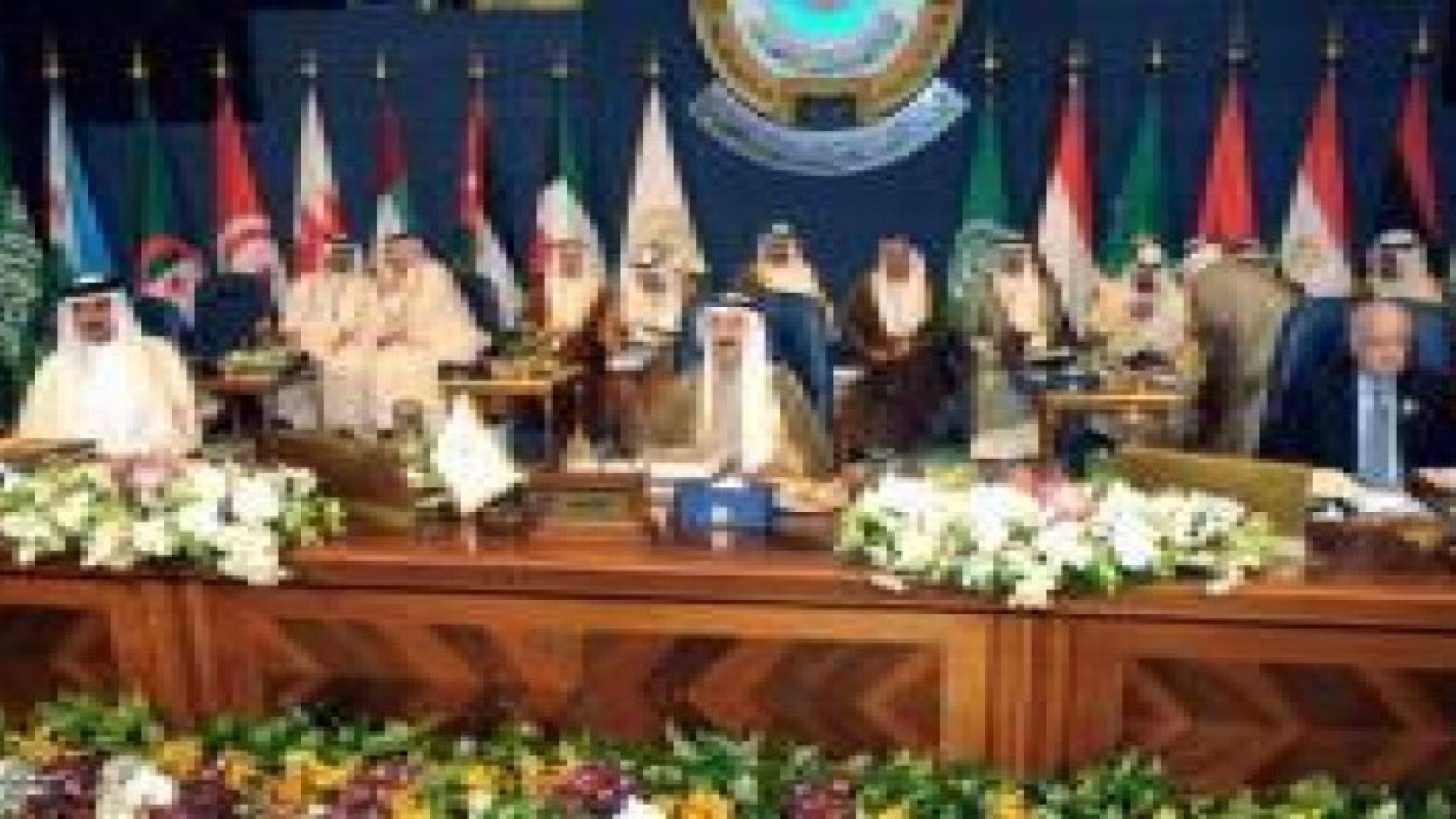 القادة العرب يقرون إنشاء قوة عربية مشتركة واستمرار عاصفة "الحزم"