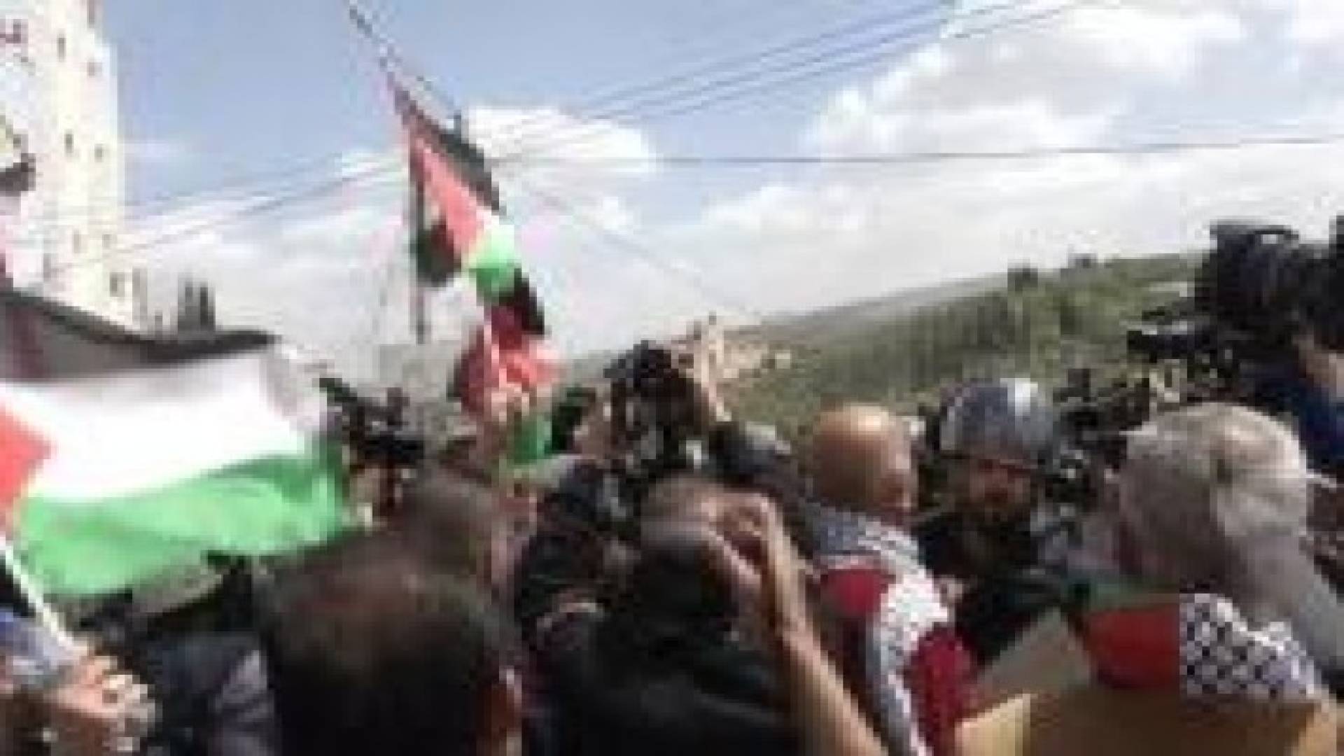 قوات الاحتلال تقمع مسيرات يوم الأرض بنابلس