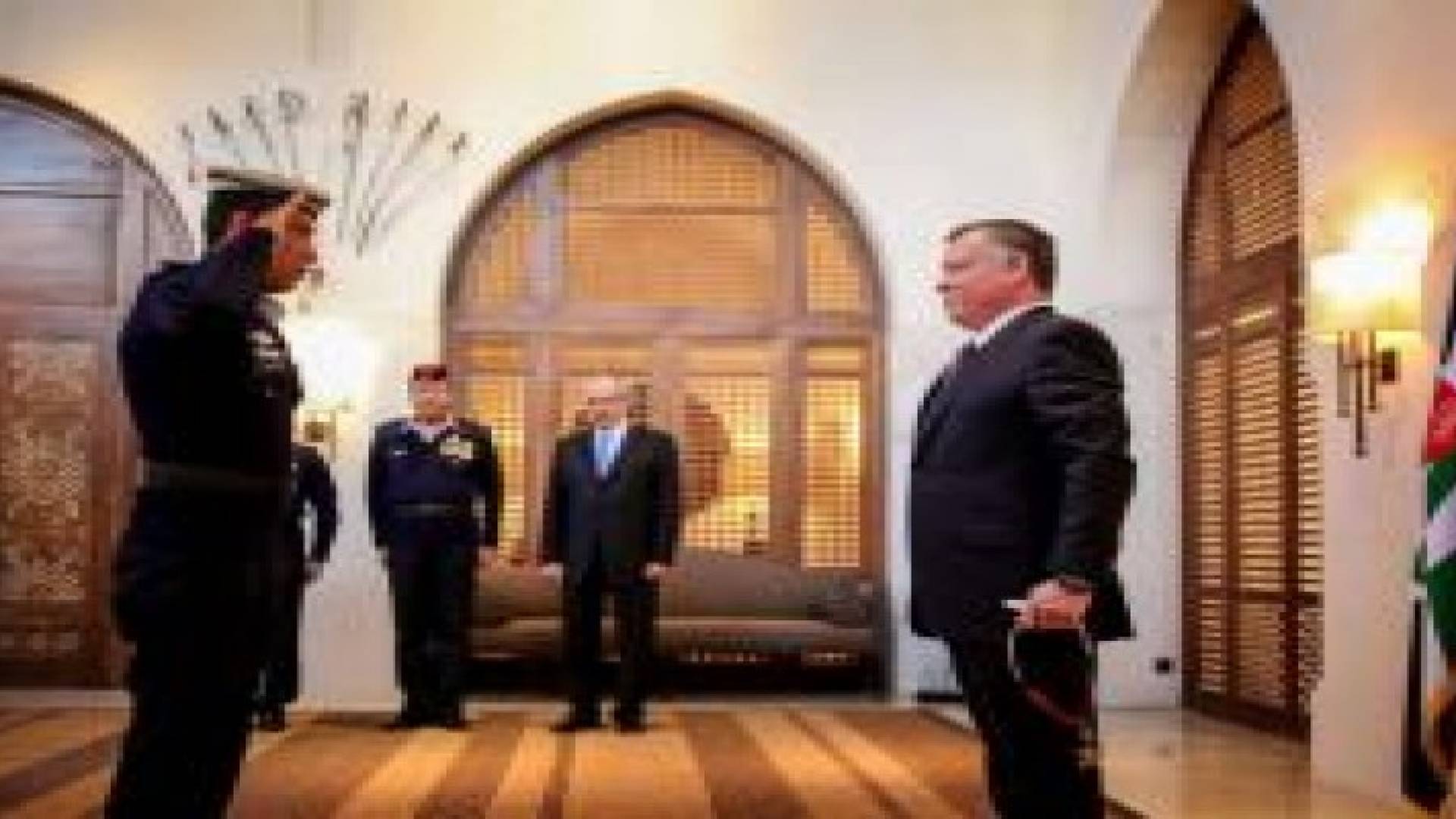 الملك ينعم على البلاونة بوسام التضحية والفداء ويأمر بترفيعه إلى رتبة وكيل