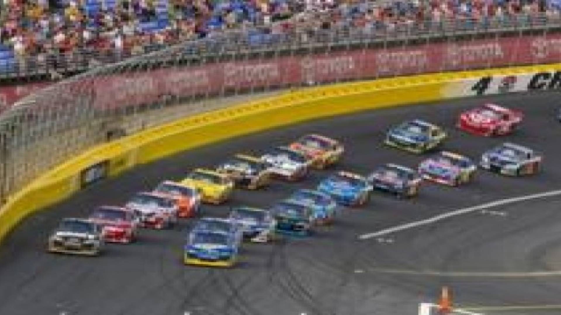 براد كيسلو يفوز بسباق أتو كلوب في بطولة ناسكار للسيارات