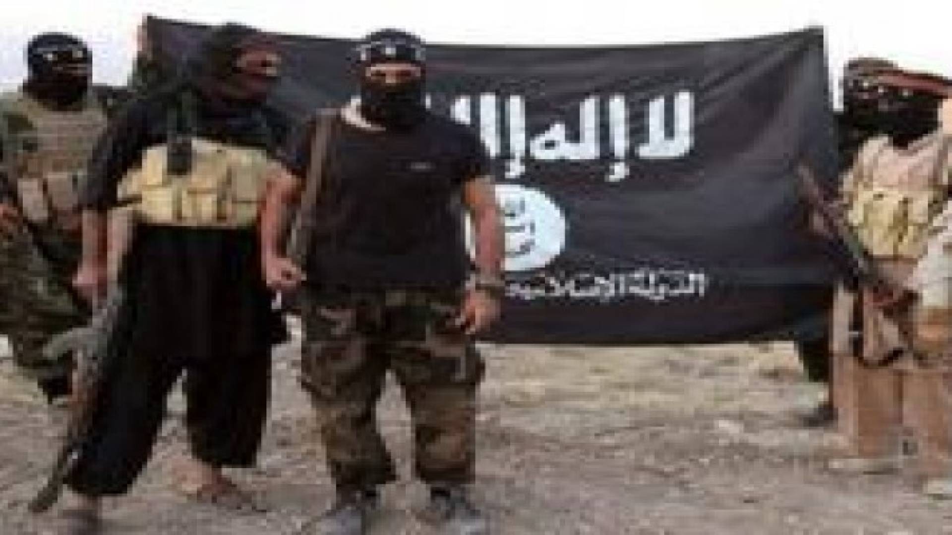 تنظيم داعش الارهابي يشرك أطفالا في عملية إعدام جماعي