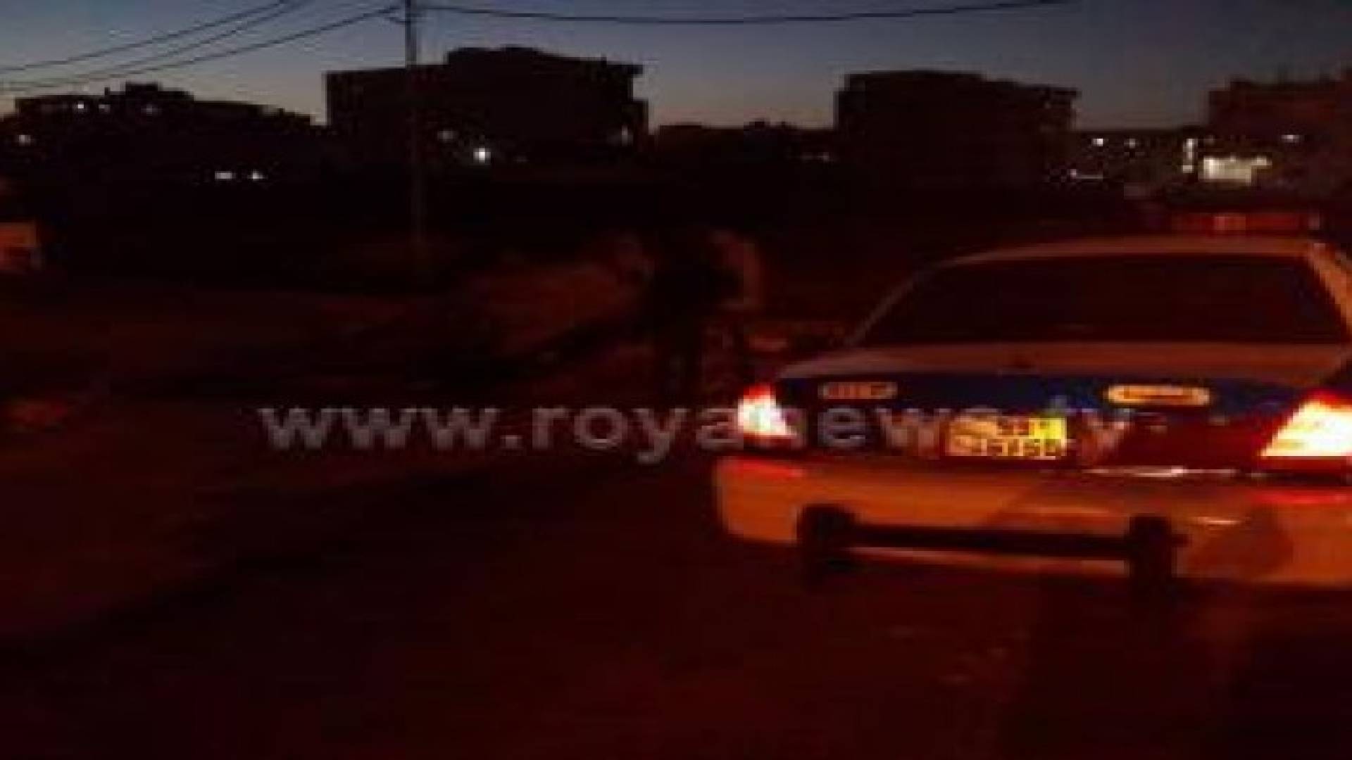 اربد:  قطع اشارة حمراء يؤدي الى انقلاب سيارة .. صور