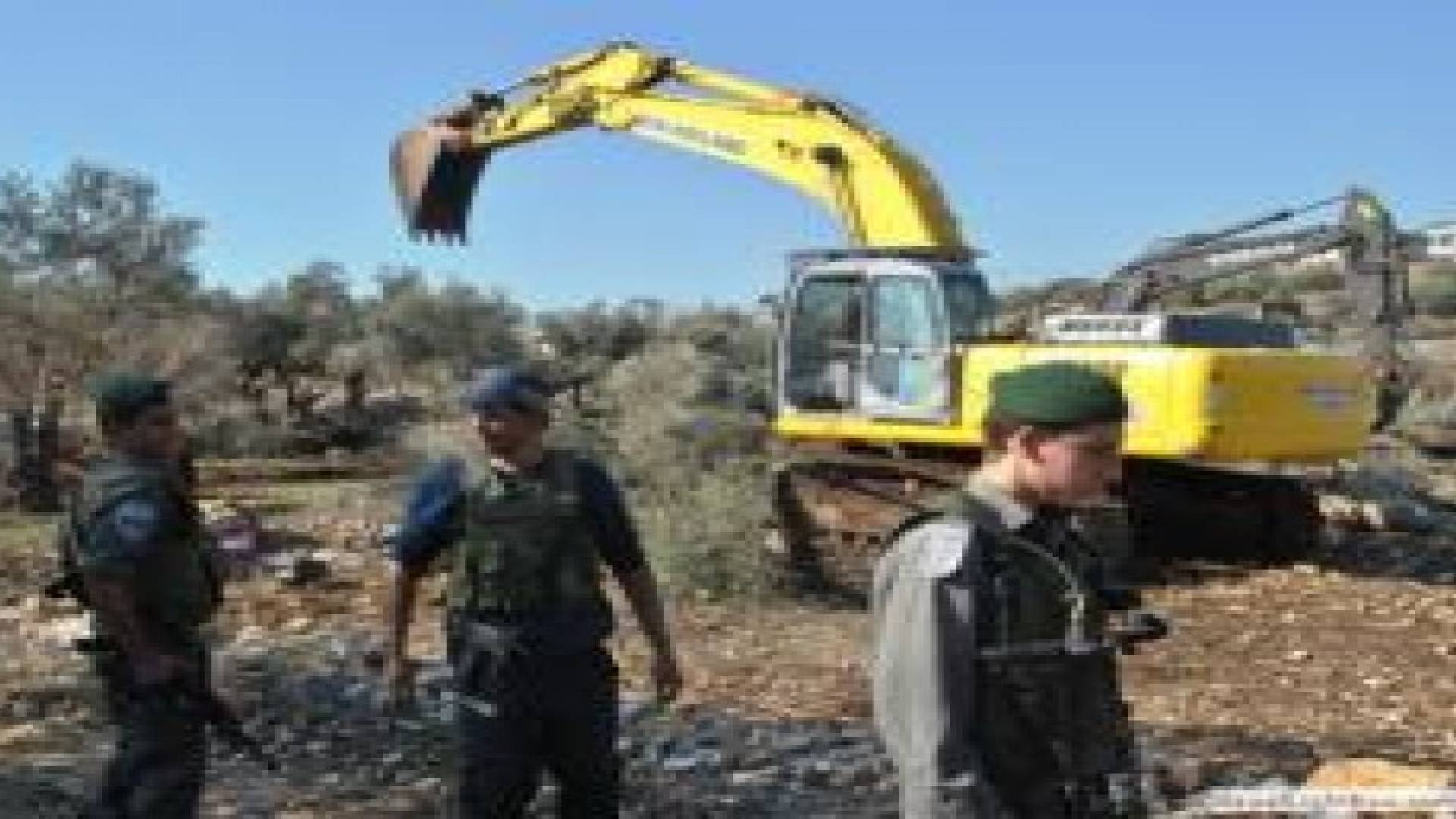 الاحتلال يهدم متوضأ وأسوارا في حي وادي الجوز بالقدس